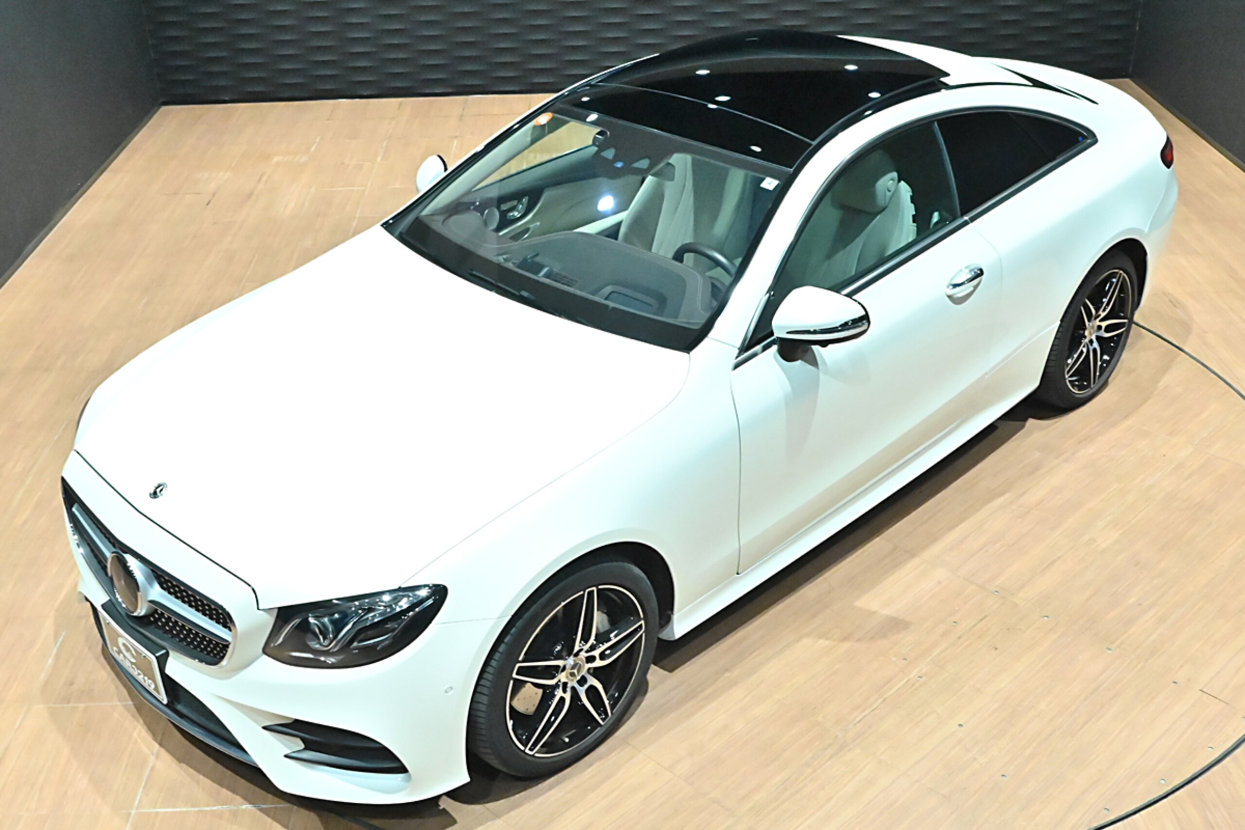 2020 Mercedes-Benz E-ClassCoupe - メルセデス・ベンツ Eクラスクーペ E450 4マティック スポーツ 4WD 白革/左ハンドル/ダイヤモンドホワイトカラー/エクスクルーシブPKG/エアバランスPKG/ブルメスター/ベンチレーター/64色アンビエント/置充電/パノラミックスライディングルーフ/純正AMG19インチAW/黒木目内装/HUD