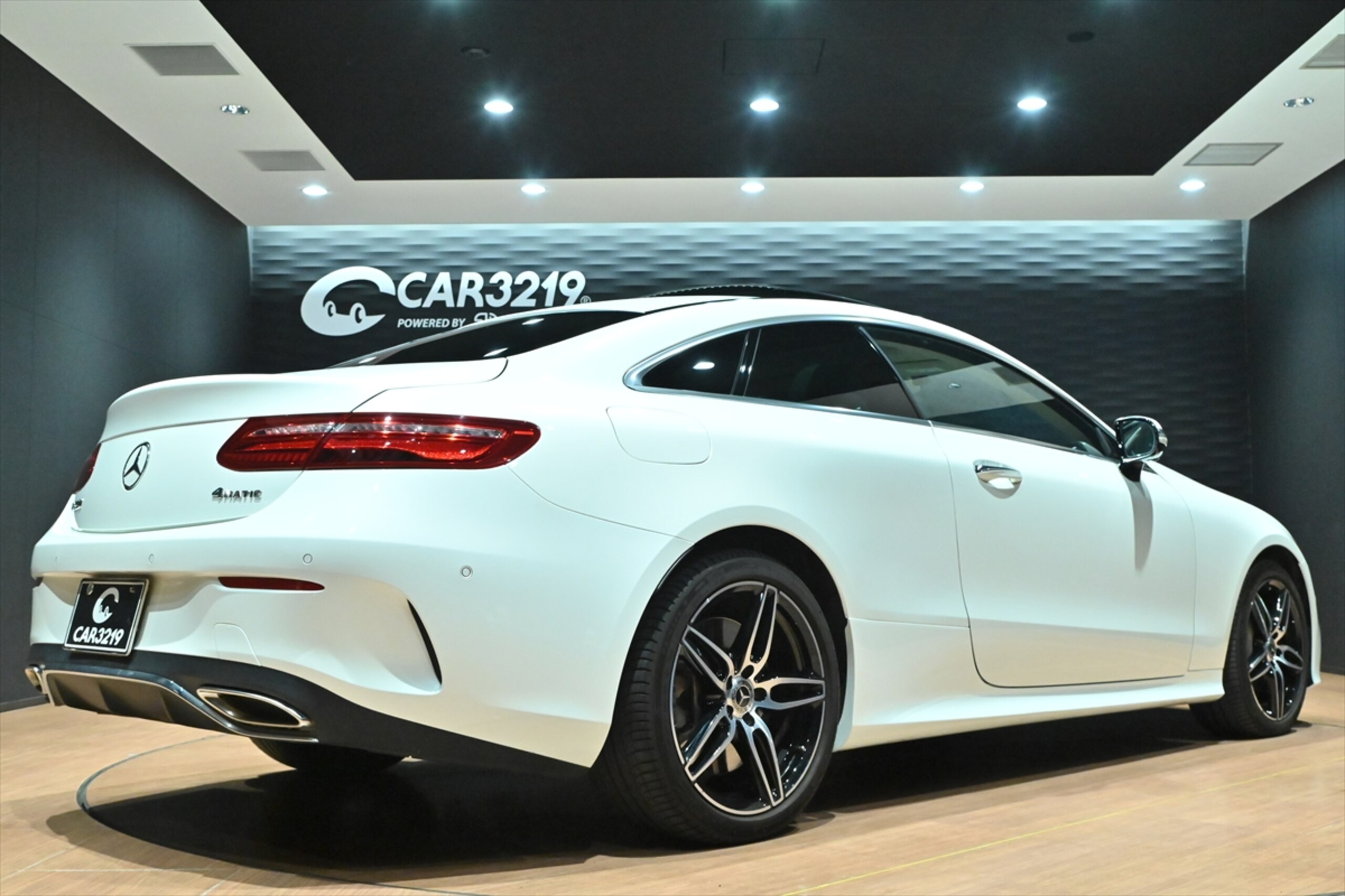 2020 Mercedes-Benz E-ClassCoupe - メルセデス・ベンツ Eクラスクーペ E450 4マティック スポーツ 4WD 白革/左ハンドル/ダイヤモンドホワイトカラー/エクスクルーシブPKG/エアバランスPKG/ブルメスター/ベンチレーター/64色アンビエント/置充電/パノラミックスライディングルーフ/純正AMG19インチAW/黒木目内装/HUD