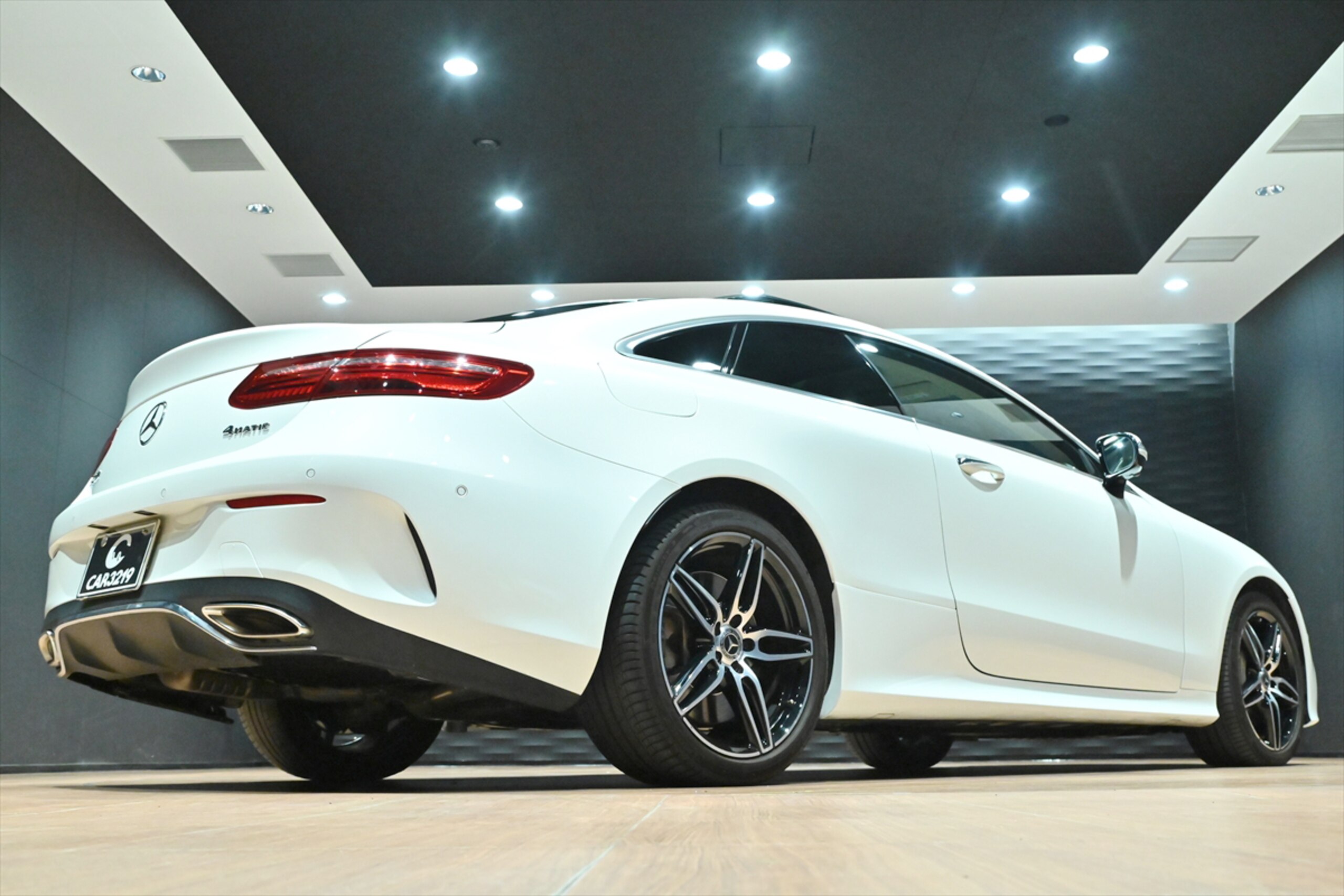 2020 Mercedes-Benz E-ClassCoupe - メルセデス・ベンツ Eクラスクーペ E450 4マティック スポーツ 4WD 白革/左ハンドル/ダイヤモンドホワイトカラー/エクスクルーシブPKG/エアバランスPKG/ブルメスター/ベンチレーター/64色アンビエント/置充電/パノラミックスライディングルーフ/純正AMG19インチAW/黒木目内装/HUD