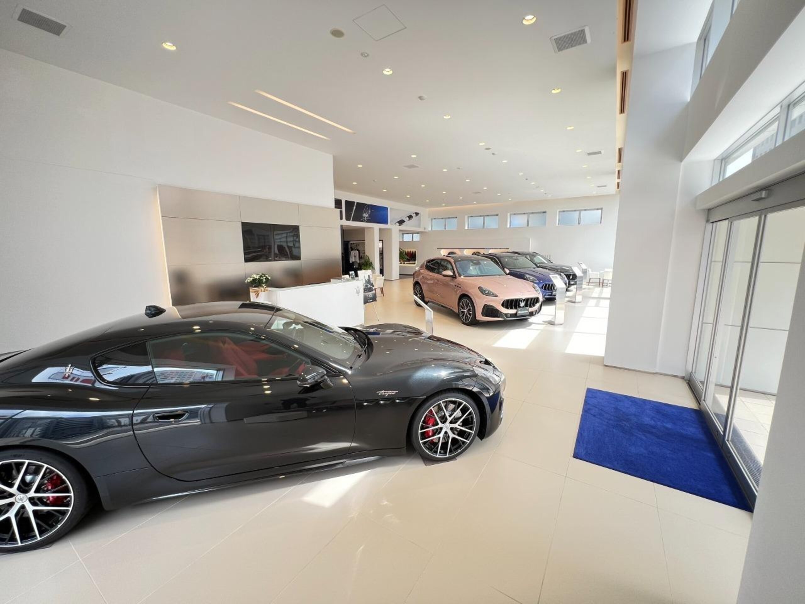 2022 Maserati MC20 - マセラティ MC20 3.0 左H 認定保証2年付 カーボンセラミックブレーキ カーボンエンジンカバー トライデントステッチ ブルーブレーキキャリパー ブラインドスポットアシスト 純正ナビ