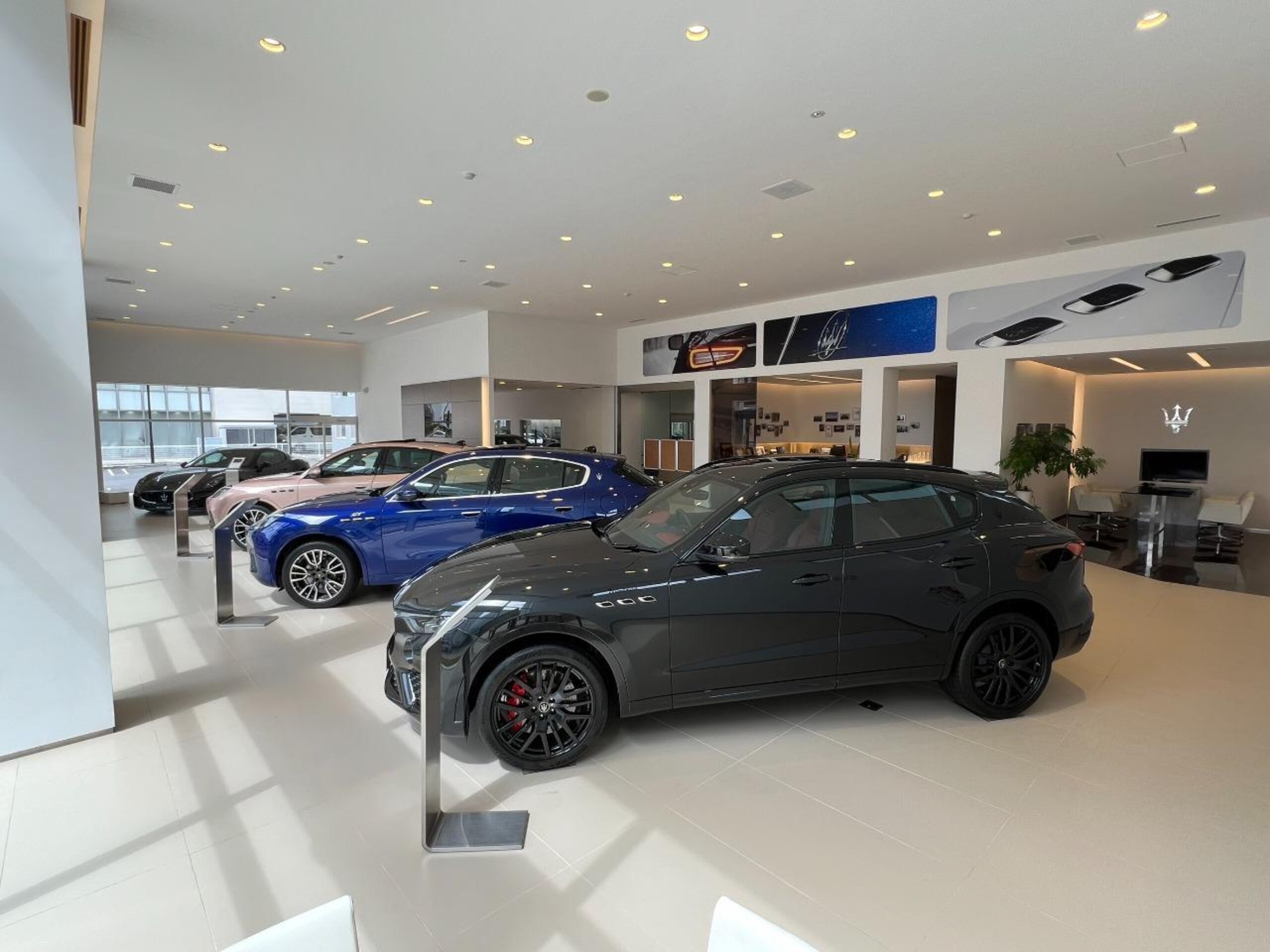 2022 Maserati MC20 - マセラティ MC20 3.0 左H 認定保証2年付 カーボンセラミックブレーキ カーボンエンジンカバー トライデントステッチ ブルーブレーキキャリパー ブラインドスポットアシスト 純正ナビ