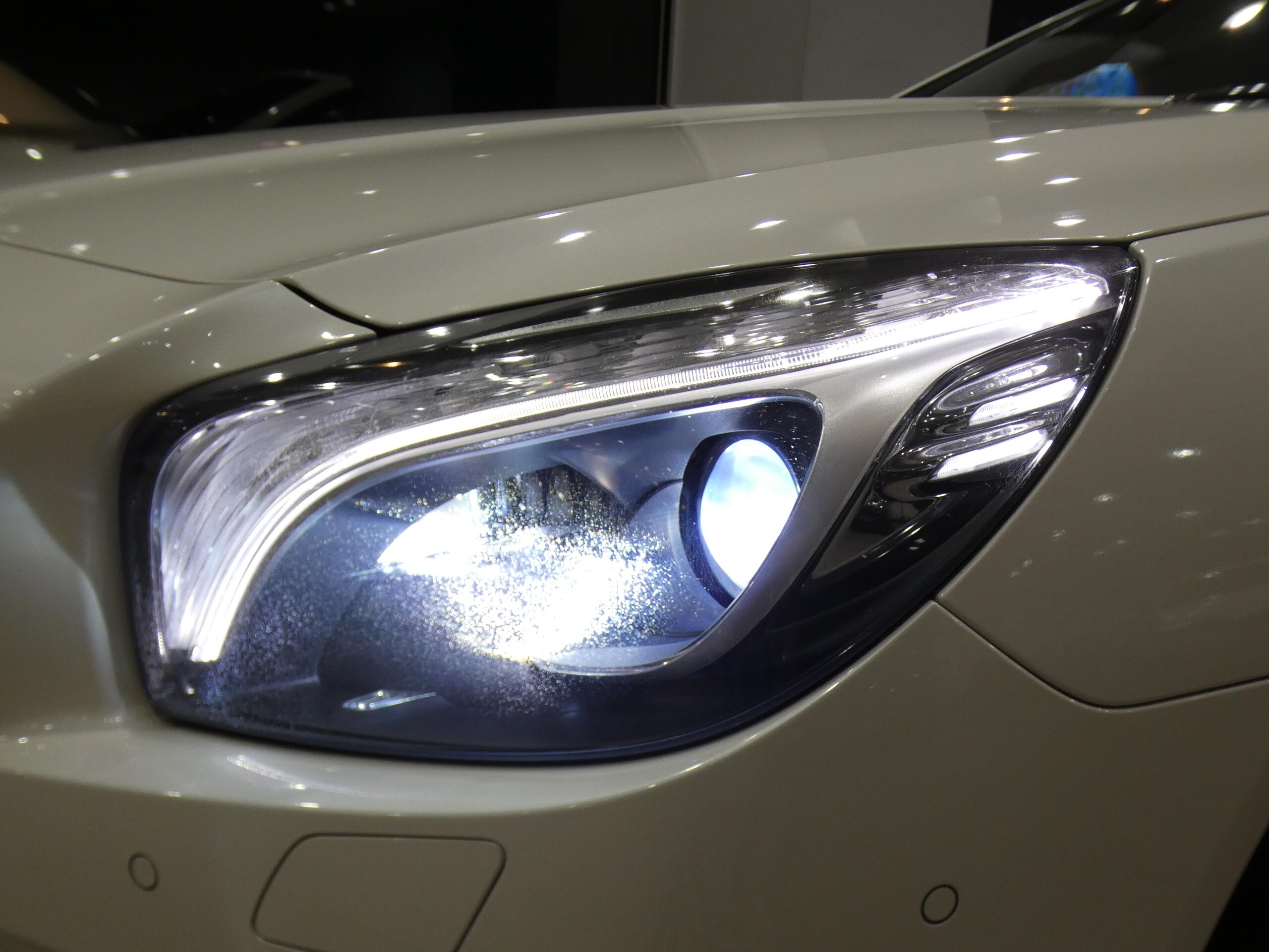 2012 Mercedes-Benz SLClass - メルセデス・ベンツ SLクラス SL350 ブルーエフィシェンシー AMGスポーツパッケージ 左ハンドル/AMGスポーツ&レーダーセーフティPKG/黒革/ヒーター/エアスカーフ/マジックスカイR/ナビTV/Bカメラ/PTS/キセノン/AMGスタイリング&19AW/2年保証