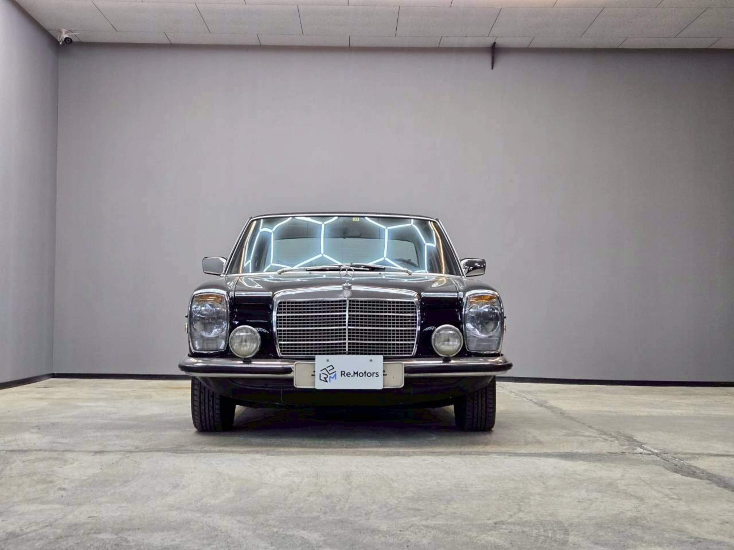 1975 Mercedes-Benz W114 - 1975 مرسيدس بنز W114