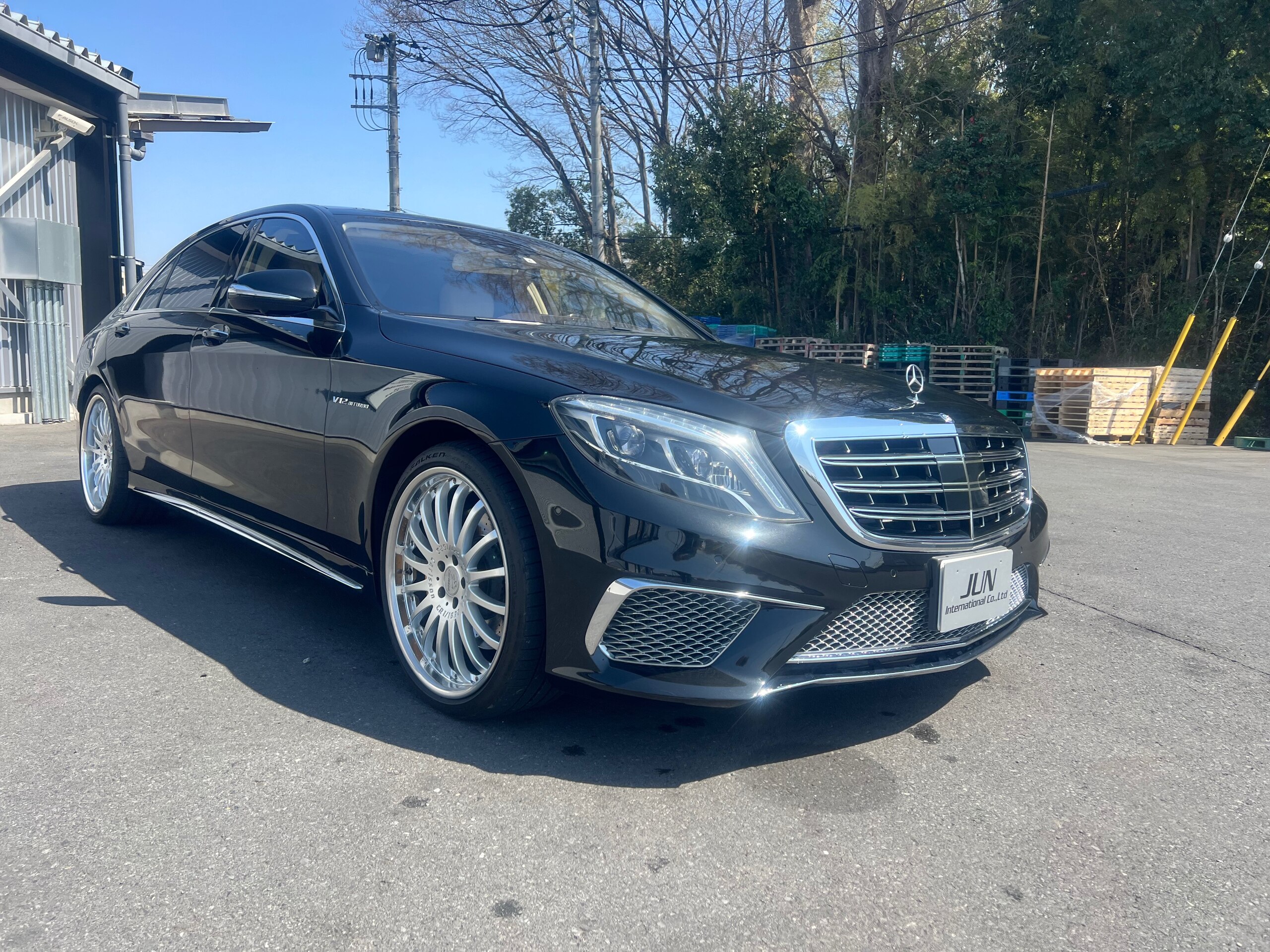 2015 Mercedes-Benz S-Class - メルセデス・ベンツ Sクラス S550 ロング AMGライン 白革シート S65仕様 フロント リア サイド 純正品 社外マフラー リアスポイラー 21インチアルミ プッシュスタート 全方位モニター 左ハンドル キャリパー塗装 サンルーフ