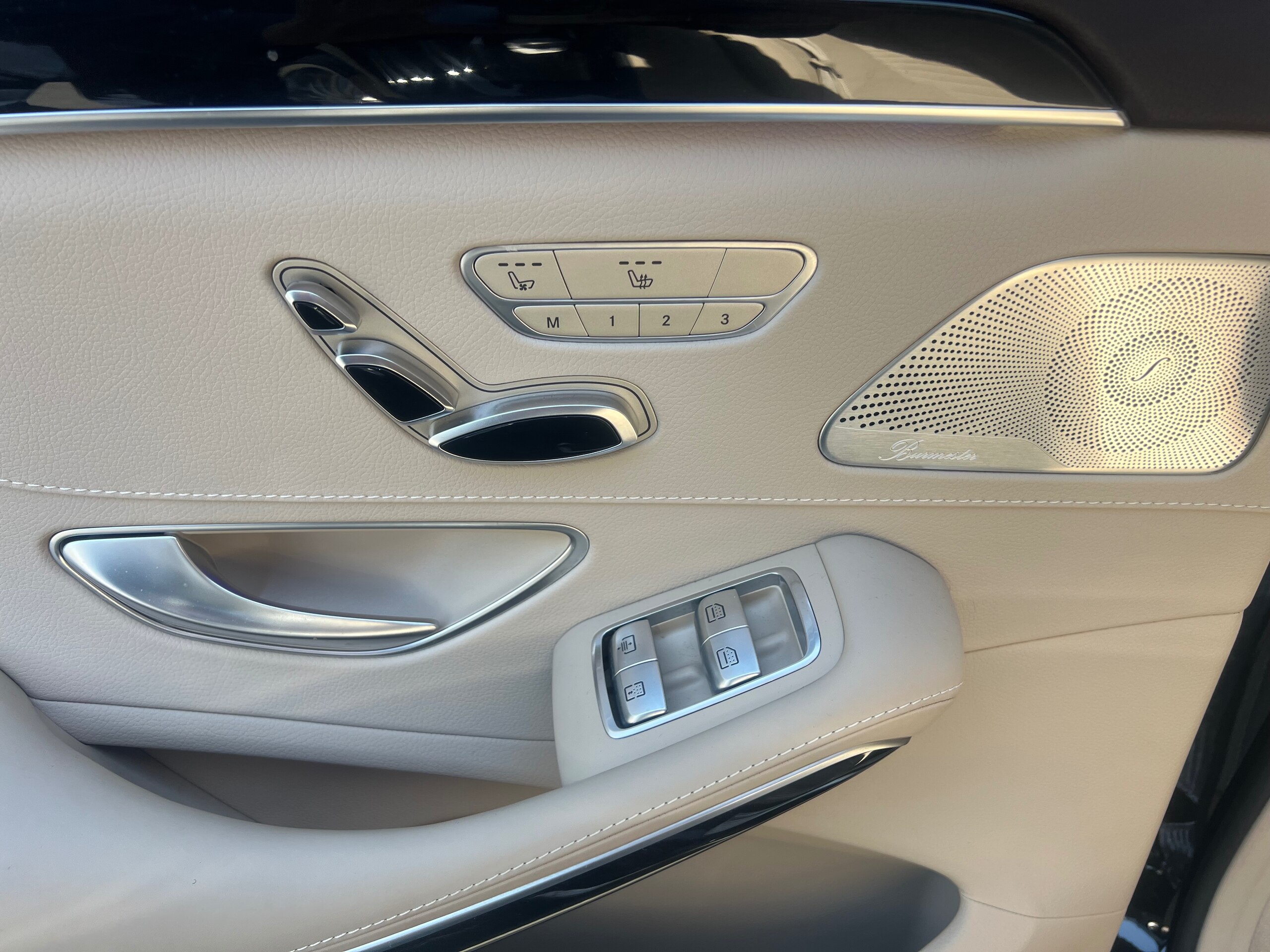2015 Mercedes-Benz S-Class - メルセデス・ベンツ Sクラス S550 ロング AMGライン 白革シート S65仕様 フロント リア サイド 純正品 社外マフラー リアスポイラー 21インチアルミ プッシュスタート 全方位モニター 左ハンドル キャリパー塗装 サンルーフ