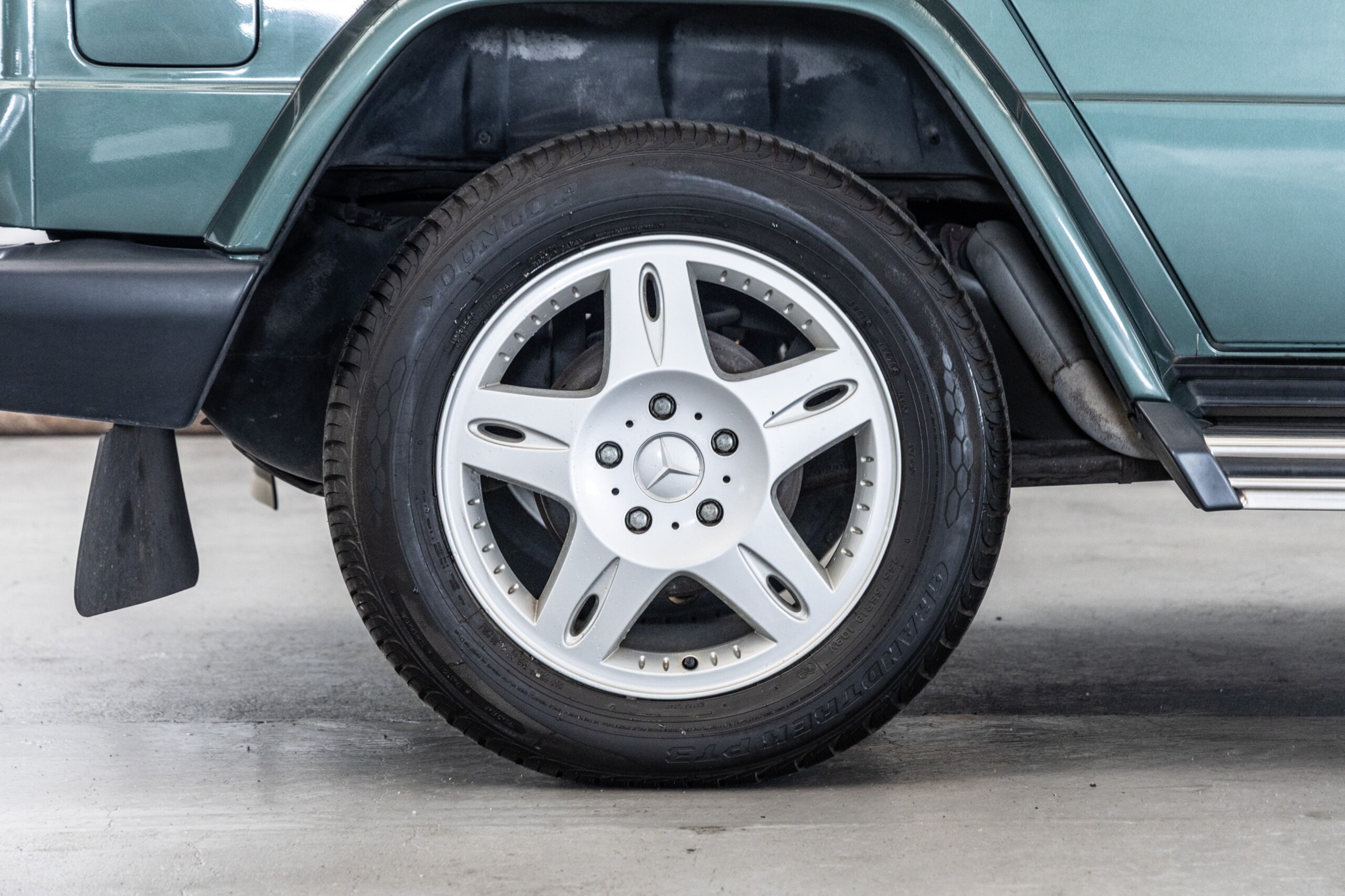 1993 Mercedes-Benz Gelandewagen - メルセデス・ベンツ ゲレンデヴァーゲン 300GE ロング 4WD 1オーナー トランスミッションオーバーホール実施済 サンルーフ stradaナビ テレビ バックカメラ ウッドパネル グレーレザー 左ハンドル サイドステップ ETC スペアキー有
