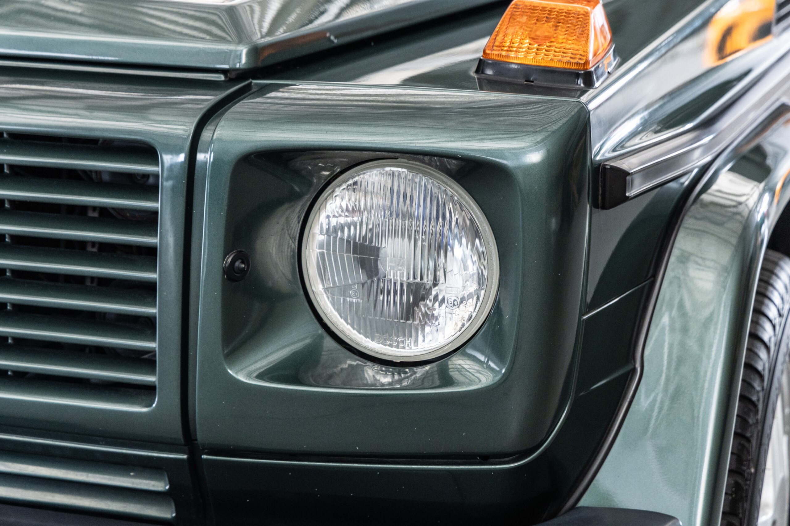 1993 Mercedes-Benz Gelandewagen - メルセデス・ベンツ ゲレンデヴァーゲン 300GE ロング 4WD 1オーナー トランスミッションオーバーホール実施済 サンルーフ stradaナビ テレビ バックカメラ ウッドパネル グレーレザー 左ハンドル サイドステップ ETC スペアキー有