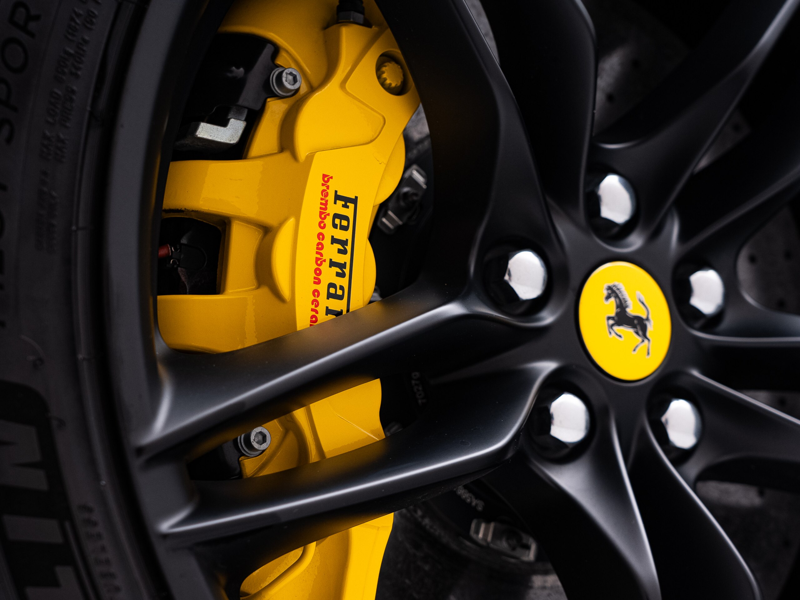 2021 Ferrari 812GTS - フェラーリ 812GTS F1 DCT 保証付 正規ディーラー車 フロントサスペンションリフター パーキングカメラ パッセンジャーディスプレイ カーボンファイバーステアリング+LED ドアパネルカラードレザーリクエスト JBLハイパワーオーディオ