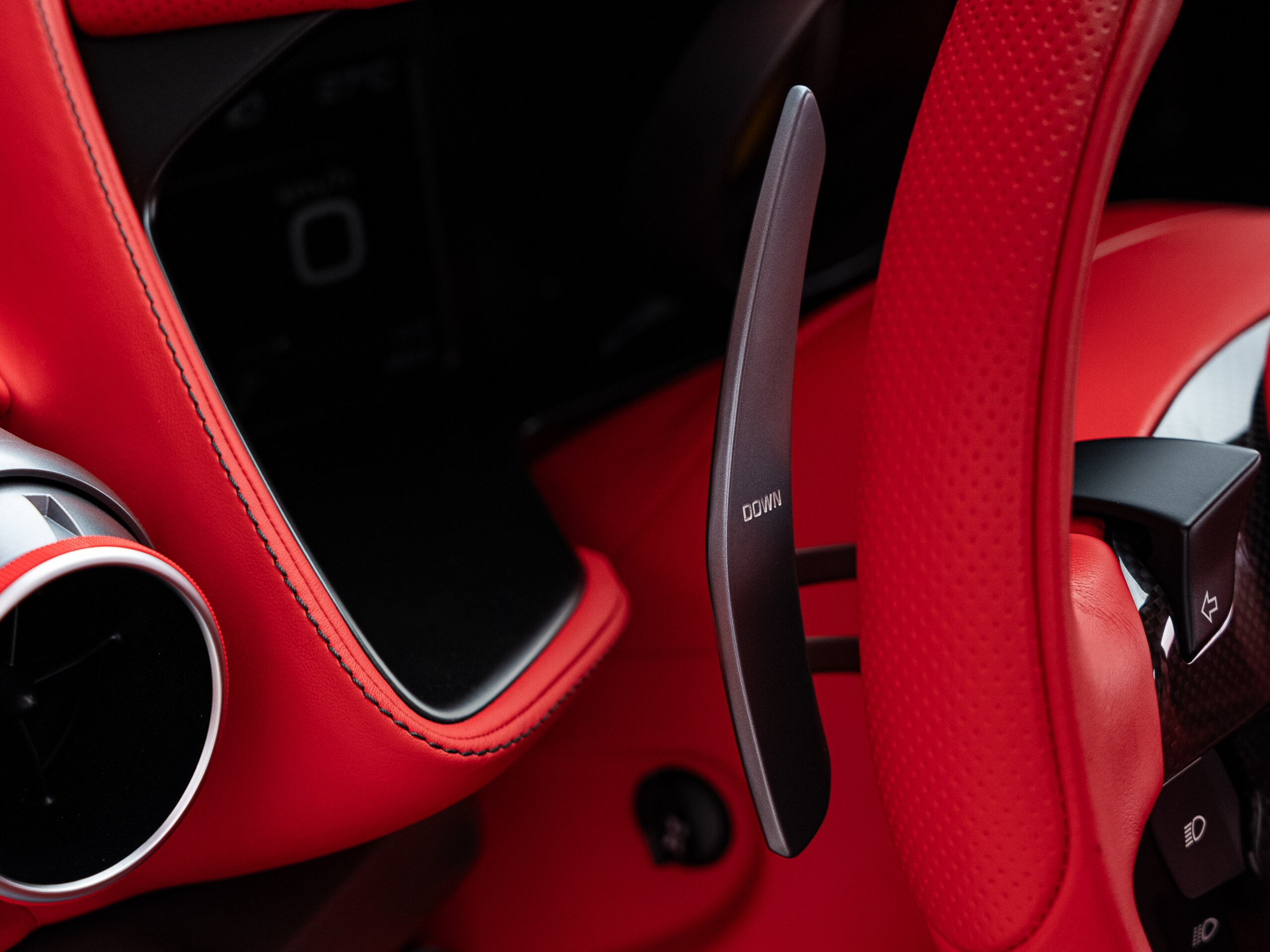 2021 Ferrari 812GTS - フェラーリ 812GTS F1 DCT 保証付 正規ディーラー車 フロントサスペンションリフター パーキングカメラ パッセンジャーディスプレイ カーボンファイバーステアリング+LED ドアパネルカラードレザーリクエスト JBLハイパワーオーディオ