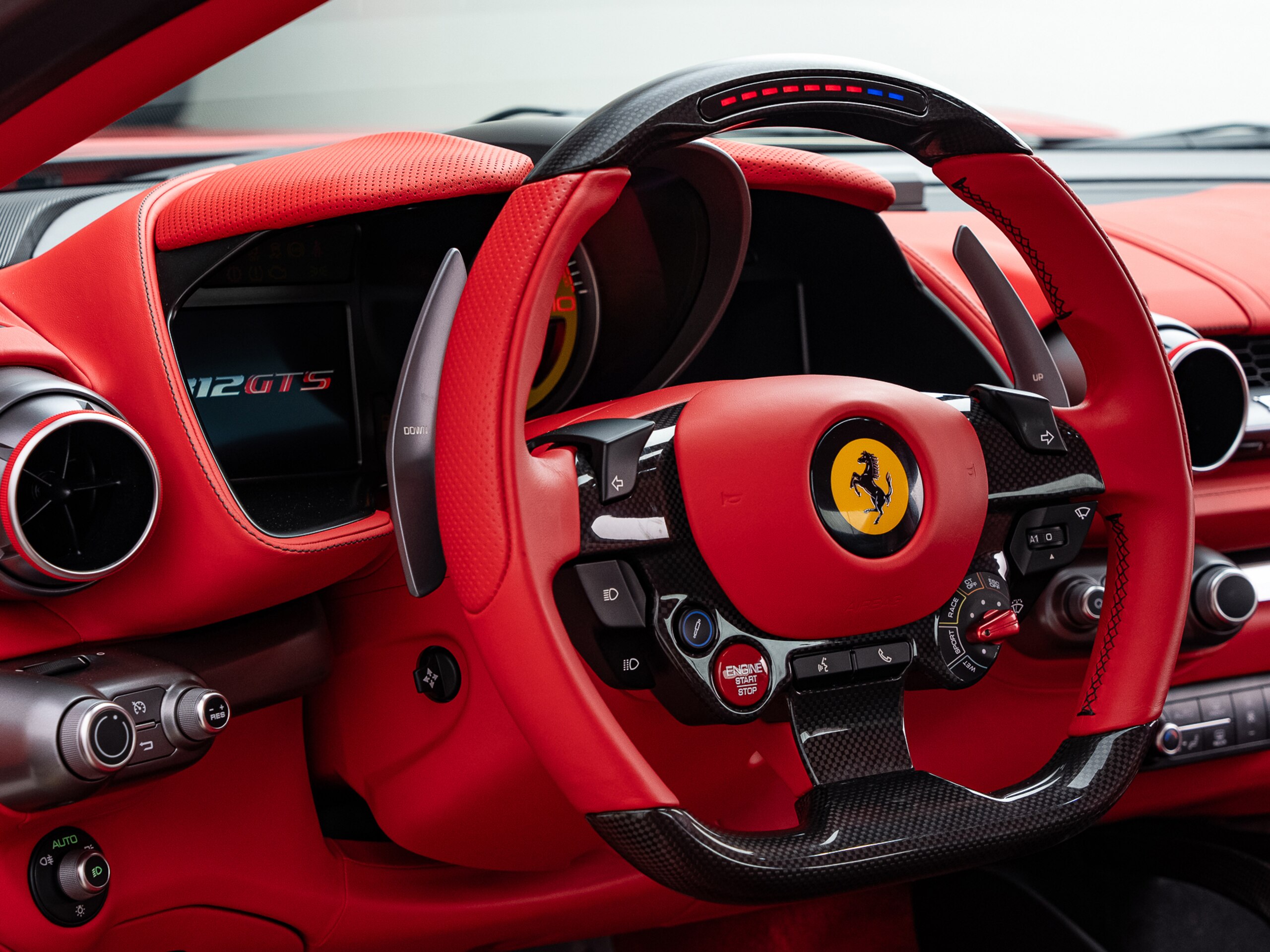 2021 Ferrari 812GTS - フェラーリ 812GTS F1 DCT 保証付 正規ディーラー車 フロントサスペンションリフター パーキングカメラ パッセンジャーディスプレイ カーボンファイバーステアリング+LED ドアパネルカラードレザーリクエスト JBLハイパワーオーディオ
