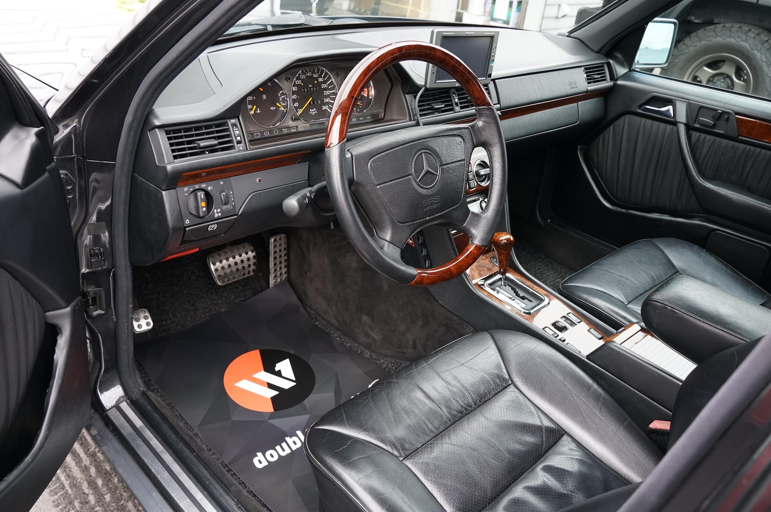 1997 Mercedes-Benz E-Class Wagon - メルセデス・ベンツ Eクラスワゴン E320 ステーションワゴン 左ハンドル OZ17インチAW ロリンザーマフラー サンルーフ ブラックレザー フルセグTV バックカメラ パワーシート ETC