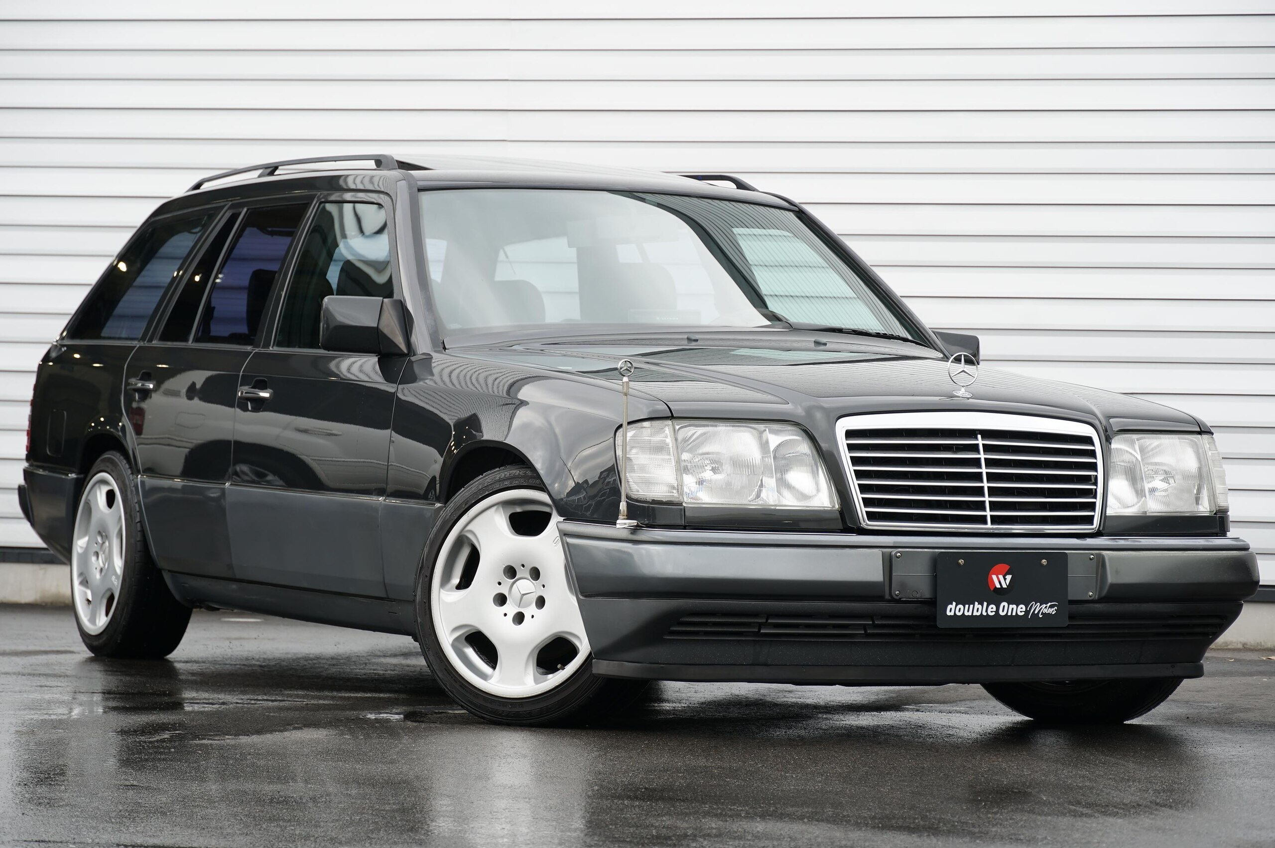 1997 Mercedes-Benz E-Class Wagon - メルセデス・ベンツ Eクラスワゴン E320 ステーションワゴン 左ハンドル OZ17インチAW ロリンザーマフラー サンルーフ ブラックレザー フルセグTV バックカメラ パワーシート ETC
