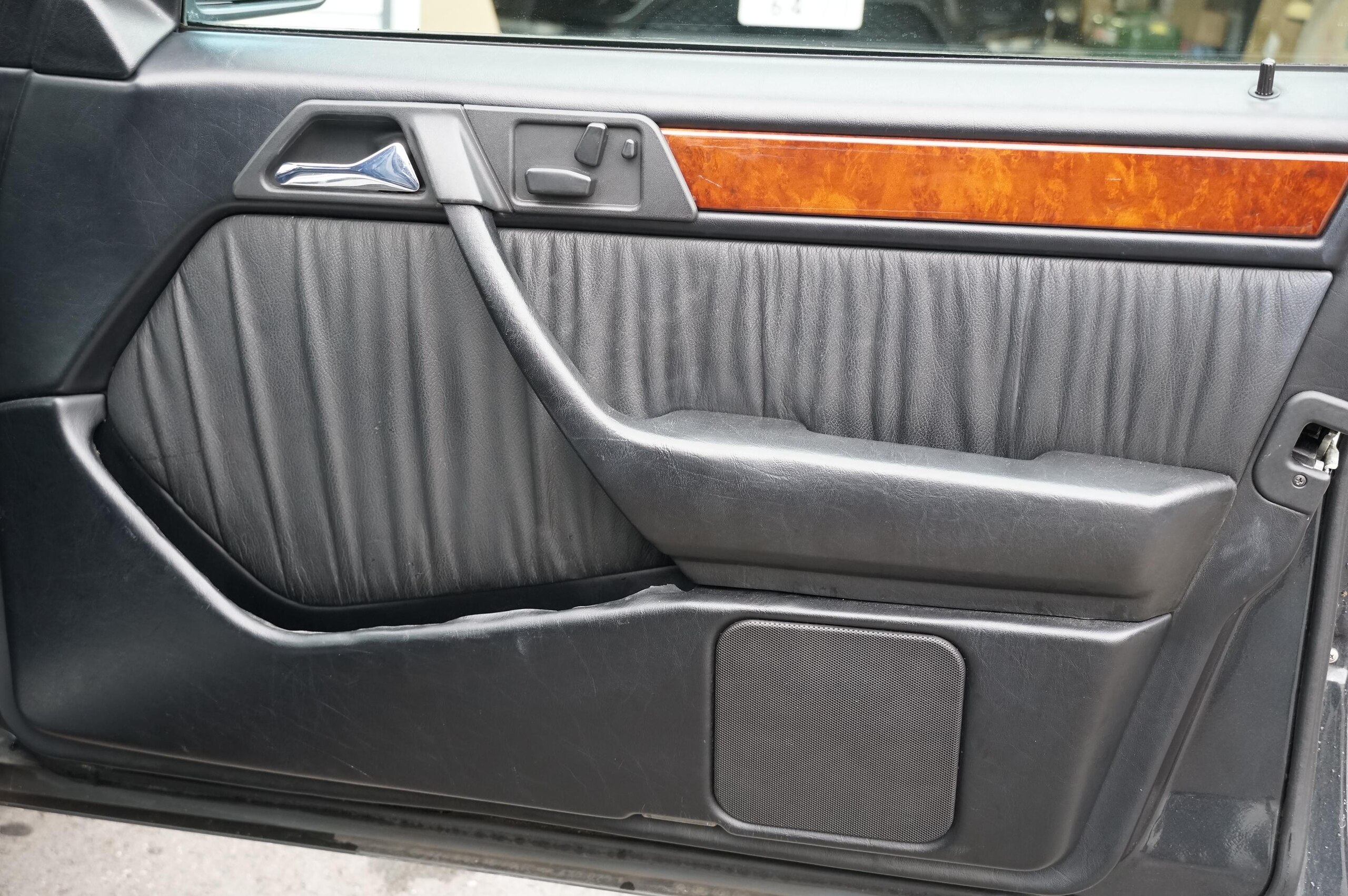 1997 Mercedes-Benz E-Class Wagon - メルセデス・ベンツ Eクラスワゴン E320 ステーションワゴン 左ハンドル OZ17インチAW ロリンザーマフラー サンルーフ ブラックレザー フルセグTV バックカメラ パワーシート ETC