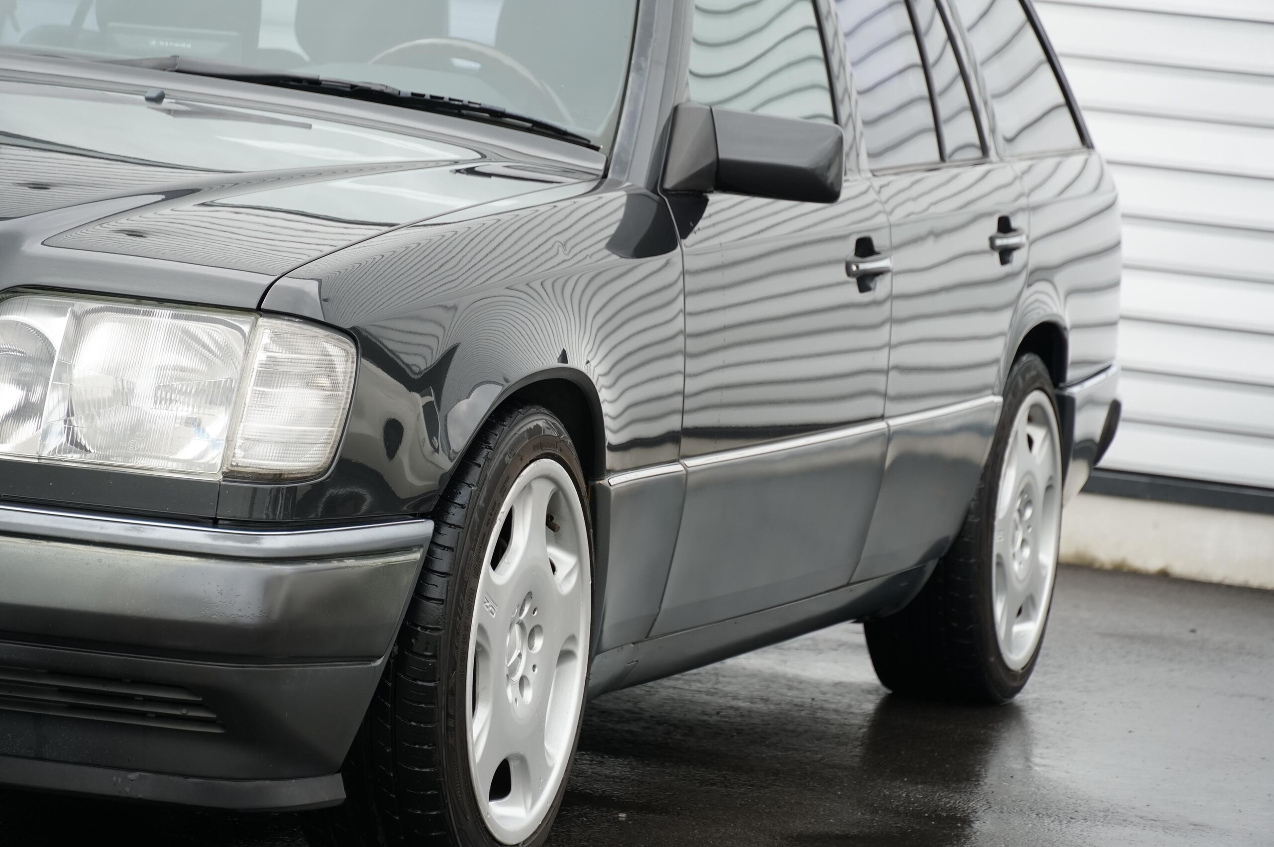 1997 Mercedes-Benz E-Class Wagon - メルセデス・ベンツ Eクラスワゴン E320 ステーションワゴン 左ハンドル OZ17インチAW ロリンザーマフラー サンルーフ ブラックレザー フルセグTV バックカメラ パワーシート ETC