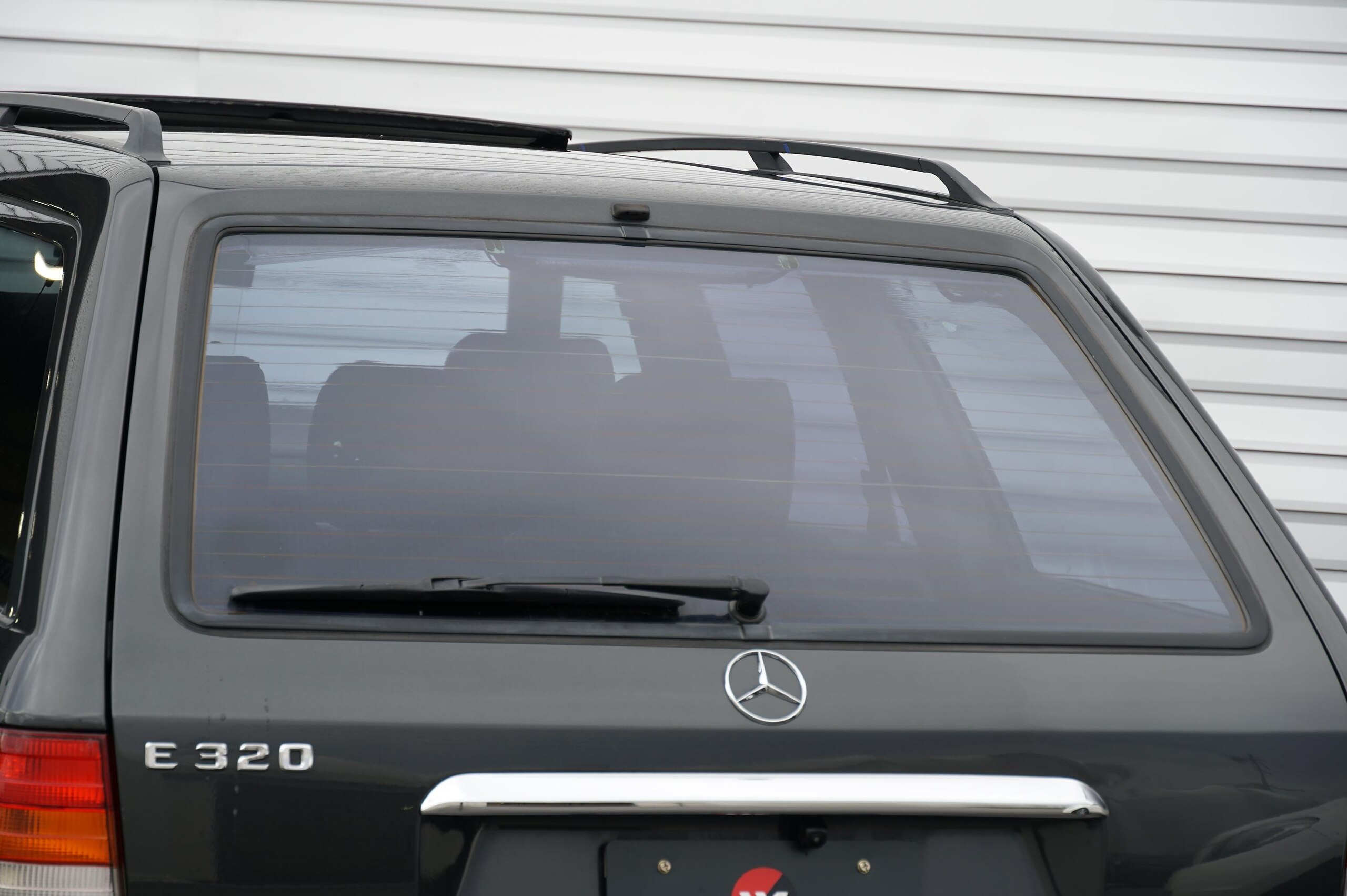 1997 Mercedes-Benz E-Class Wagon - メルセデス・ベンツ Eクラスワゴン E320 ステーションワゴン 左ハンドル OZ17インチAW ロリンザーマフラー サンルーフ ブラックレザー フルセグTV バックカメラ パワーシート ETC