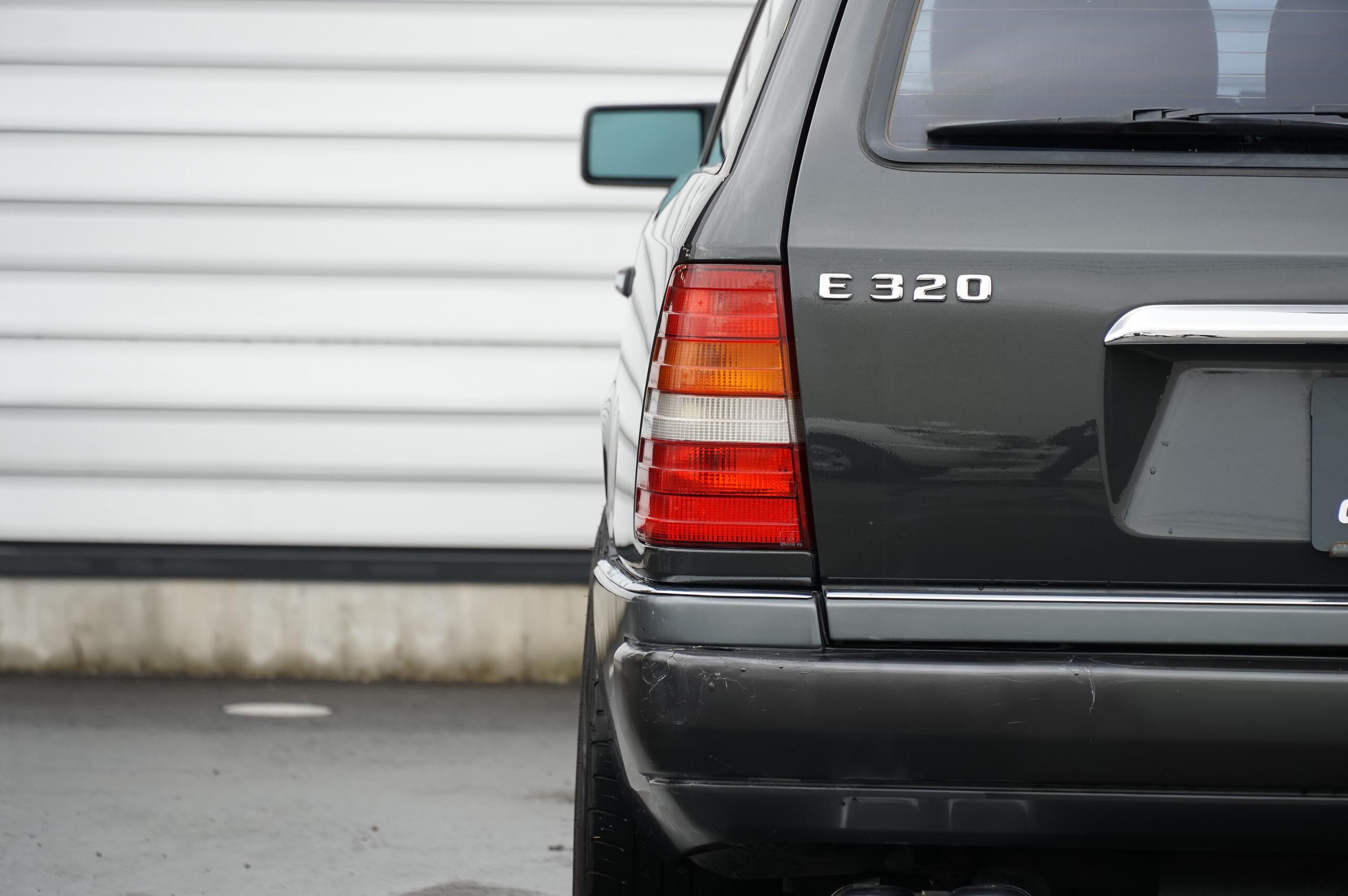 1997 Mercedes-Benz E-Class Wagon - メルセデス・ベンツ Eクラスワゴン E320 ステーションワゴン 左ハンドル OZ17インチAW ロリンザーマフラー サンルーフ ブラックレザー フルセグTV バックカメラ パワーシート ETC