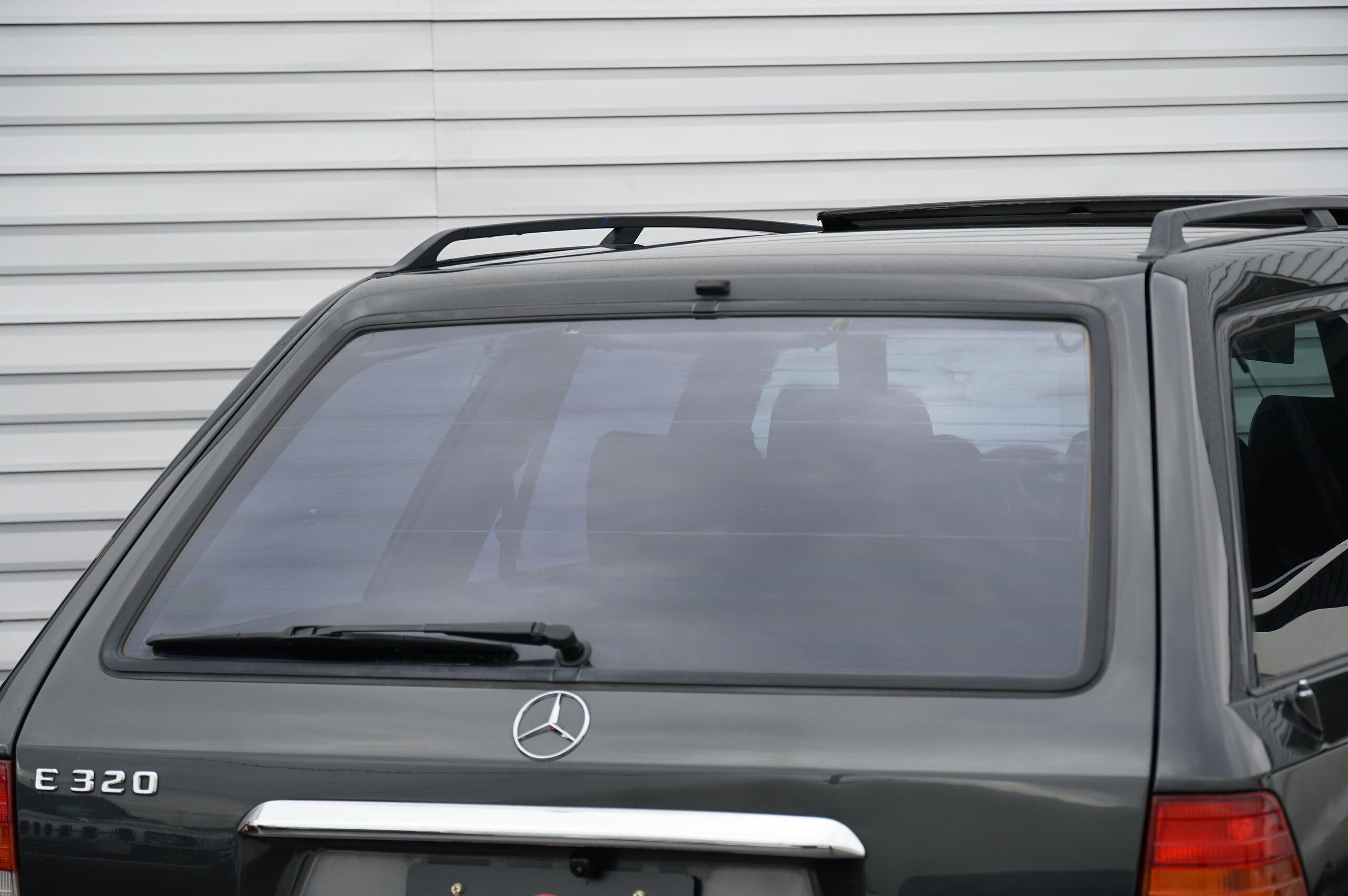 1997 Mercedes-Benz E-Class Wagon - メルセデス・ベンツ Eクラスワゴン E320 ステーションワゴン 左ハンドル OZ17インチAW ロリンザーマフラー サンルーフ ブラックレザー フルセグTV バックカメラ パワーシート ETC