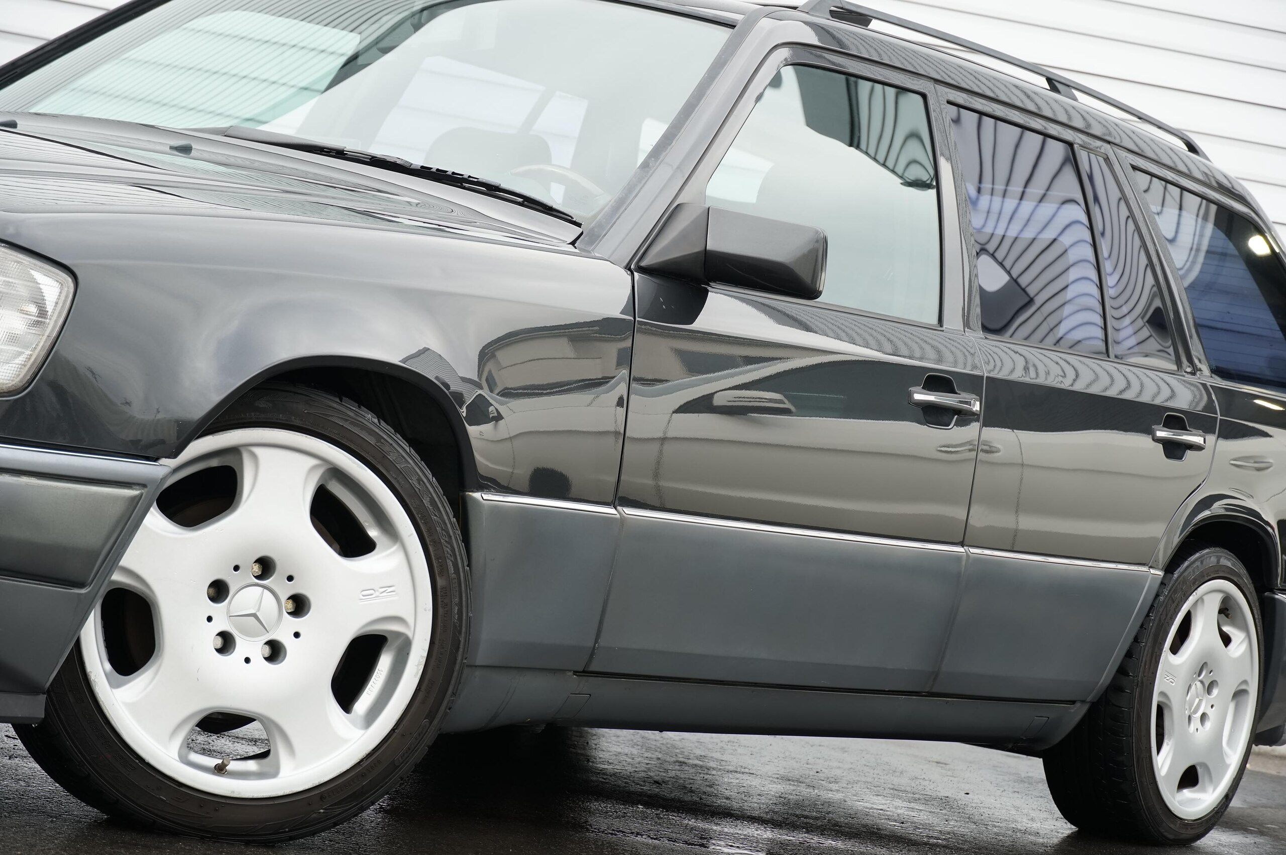 1997 Mercedes-Benz E-Class Wagon - メルセデス・ベンツ Eクラスワゴン E320 ステーションワゴン 左ハンドル OZ17インチAW ロリンザーマフラー サンルーフ ブラックレザー フルセグTV バックカメラ パワーシート ETC
