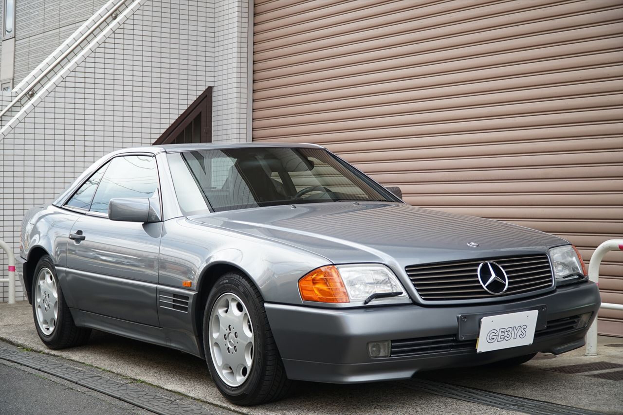 1993 Mercedes-Benz SLClass - メルセデス・ベンツ SLクラス 500SL R129前期型 マザーパールグレー V8 DOHC M119電動格納式ソフトトップ ハードトップ ハードトップスタンド 8ホールタイプアルミホイール ETC 34000km ブラックレザー 2オーナー 禁煙車 左ハンドル ディーラー車