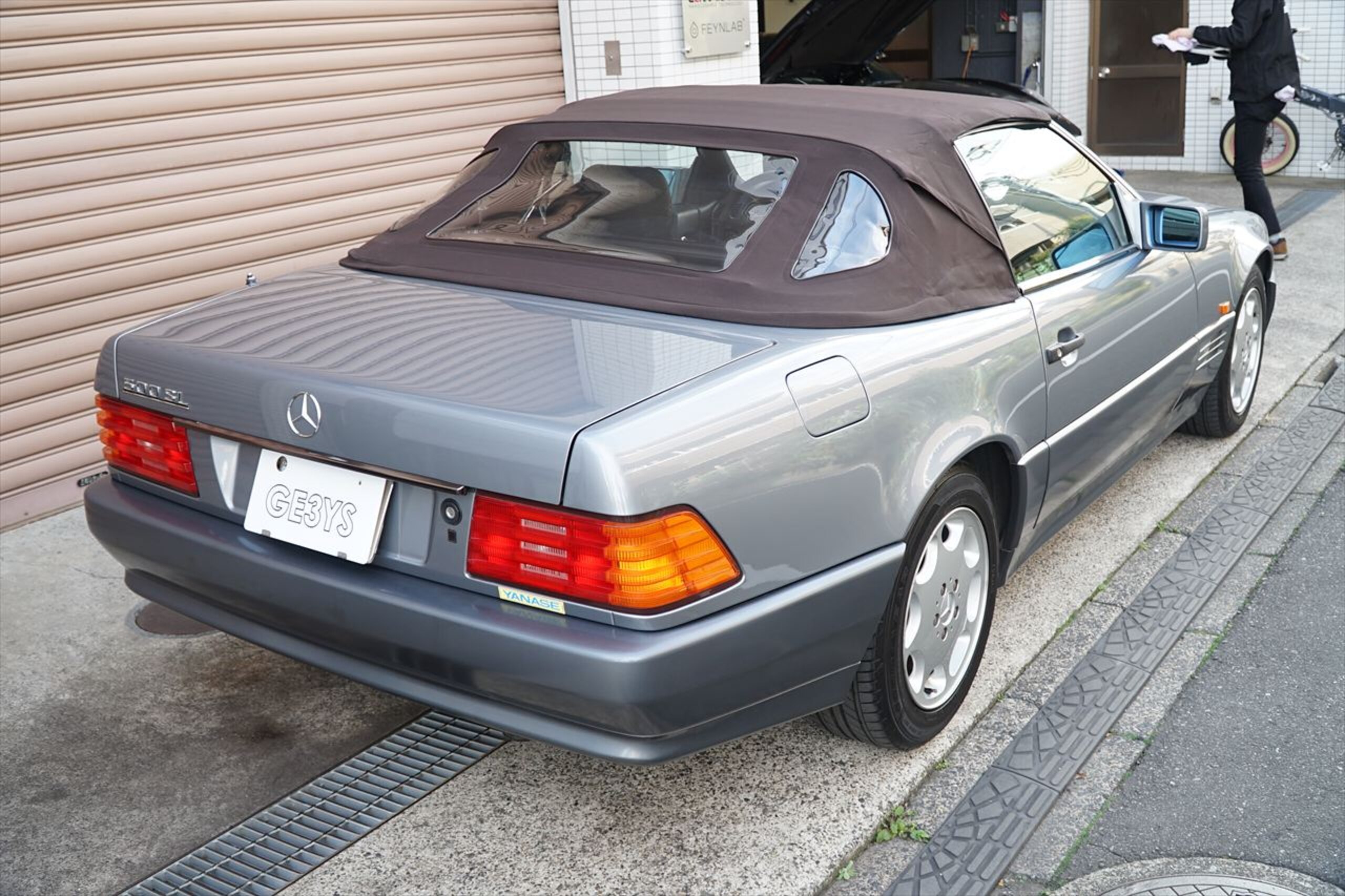 1993 Mercedes-Benz SLClass - メルセデス・ベンツ SLクラス 500SL R129前期型 マザーパールグレー V8 DOHC M119電動格納式ソフトトップ ハードトップ ハードトップスタンド 8ホールタイプアルミホイール ETC 34000km ブラックレザー 2オーナー 禁煙車 左ハンドル ディーラー車