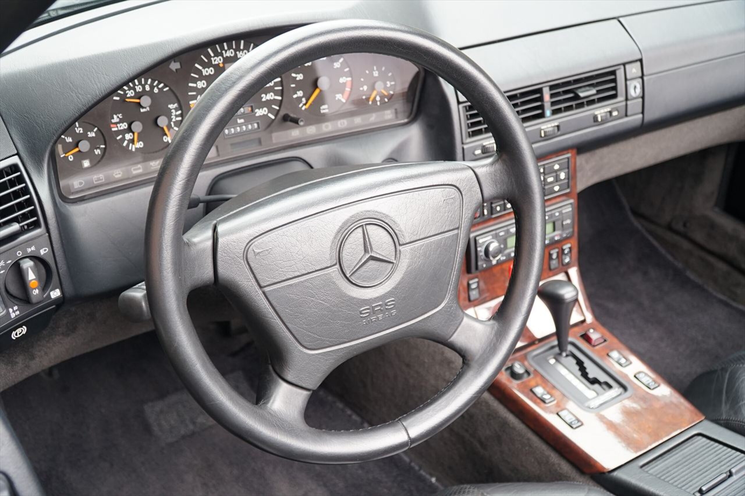 1993 Mercedes-Benz SLClass - メルセデス・ベンツ SLクラス 500SL R129前期型 マザーパールグレー V8 DOHC M119電動格納式ソフトトップ ハードトップ ハードトップスタンド 8ホールタイプアルミホイール ETC 34000km ブラックレザー 2オーナー 禁煙車 左ハンドル ディーラー車