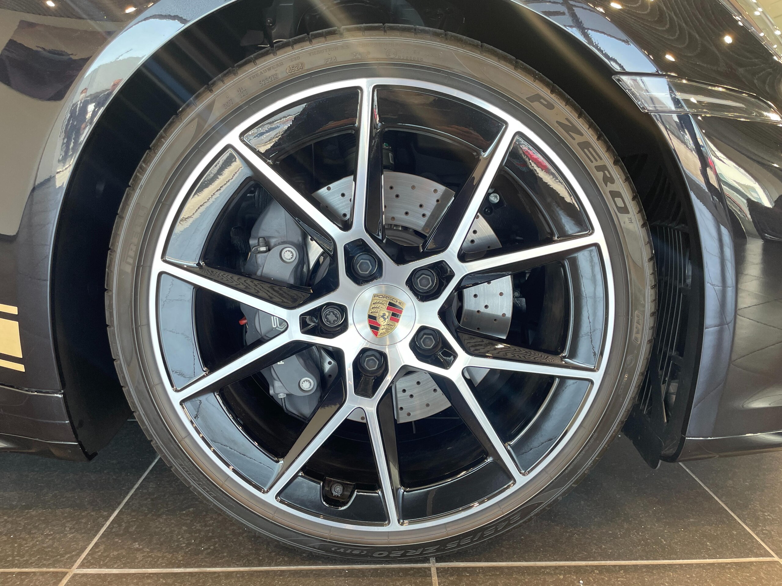 2025 Porsche 911 - 2025 ポルシェ Designサブセコンドクロック/BOSEサウンド/軽量遮音ガラス