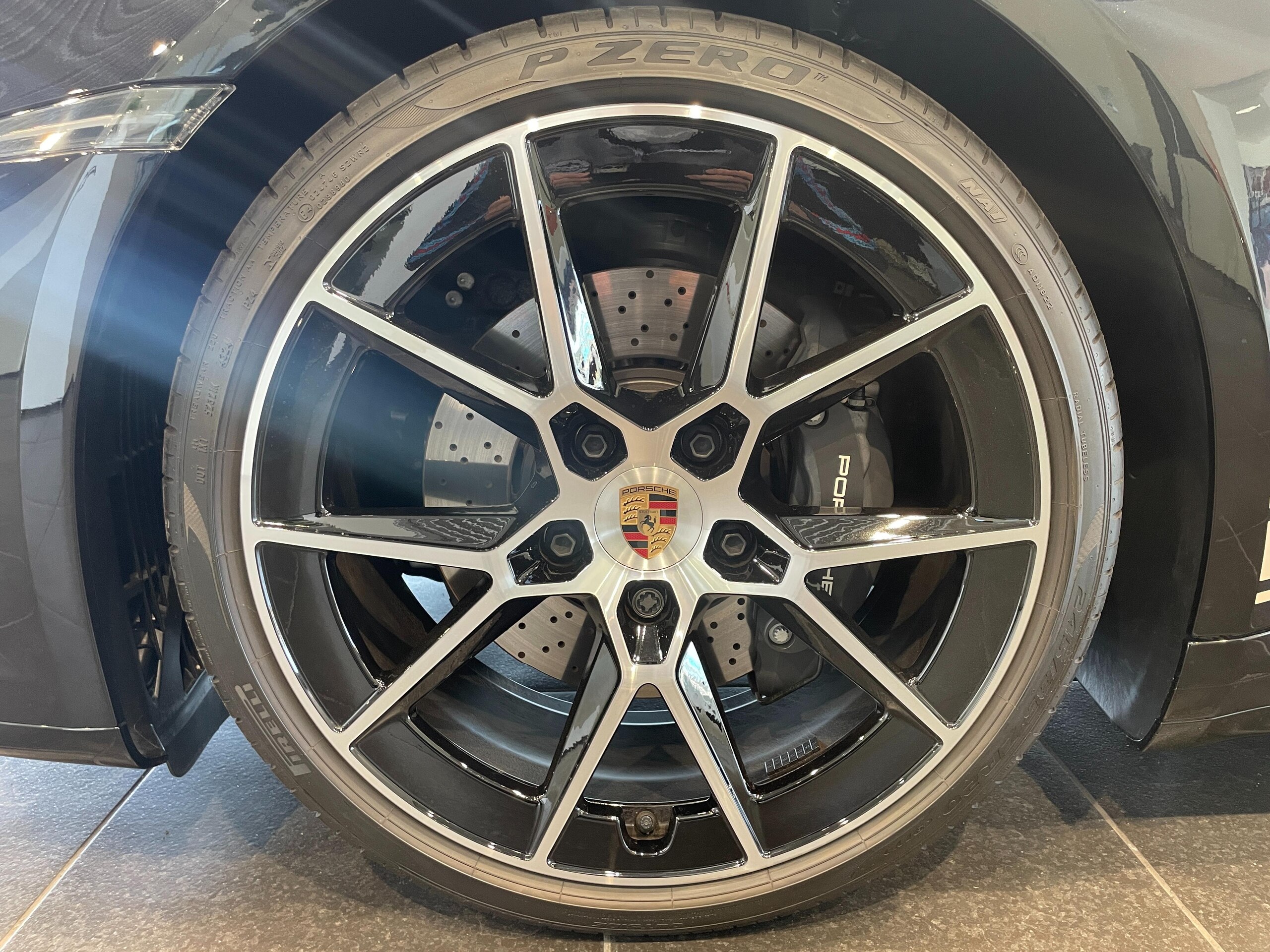 2025 Porsche 911 - 2025 ポルシェ Designサブセコンドクロック/BOSEサウンド/軽量遮音ガラス