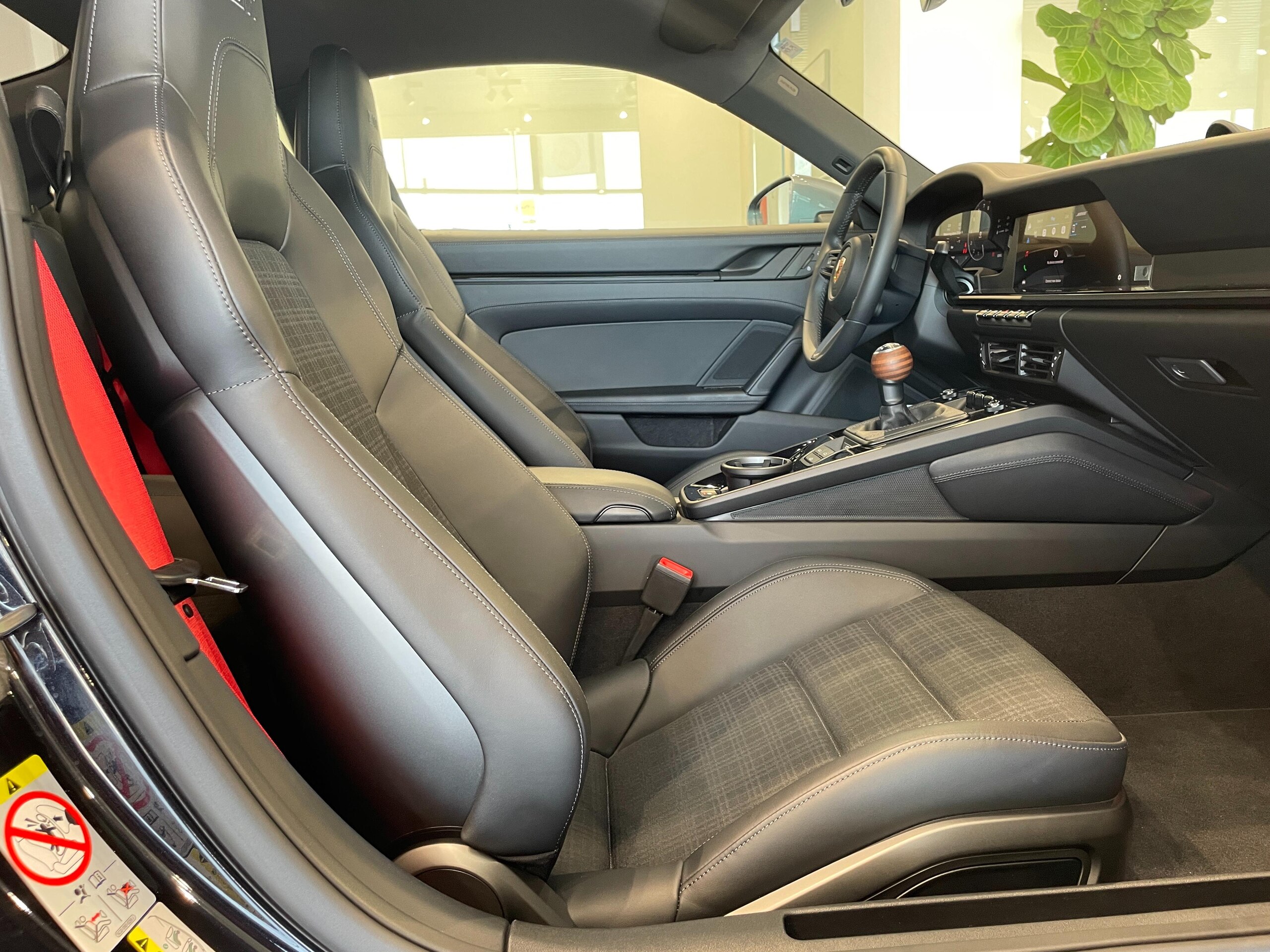 2025 Porsche 911 - 2025 ポルシェ Designサブセコンドクロック/BOSEサウンド/軽量遮音ガラス