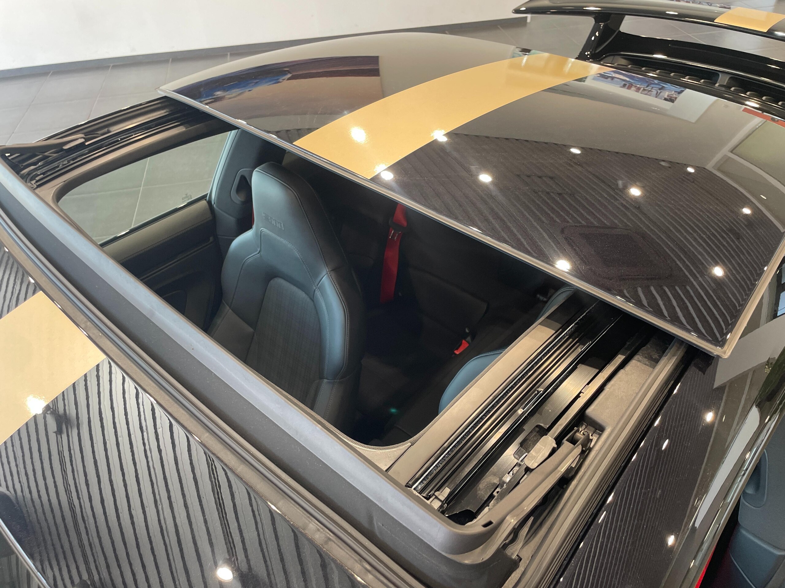 2025 Porsche 911 - 2025 ポルシェ Designサブセコンドクロック/BOSEサウンド/軽量遮音ガラス