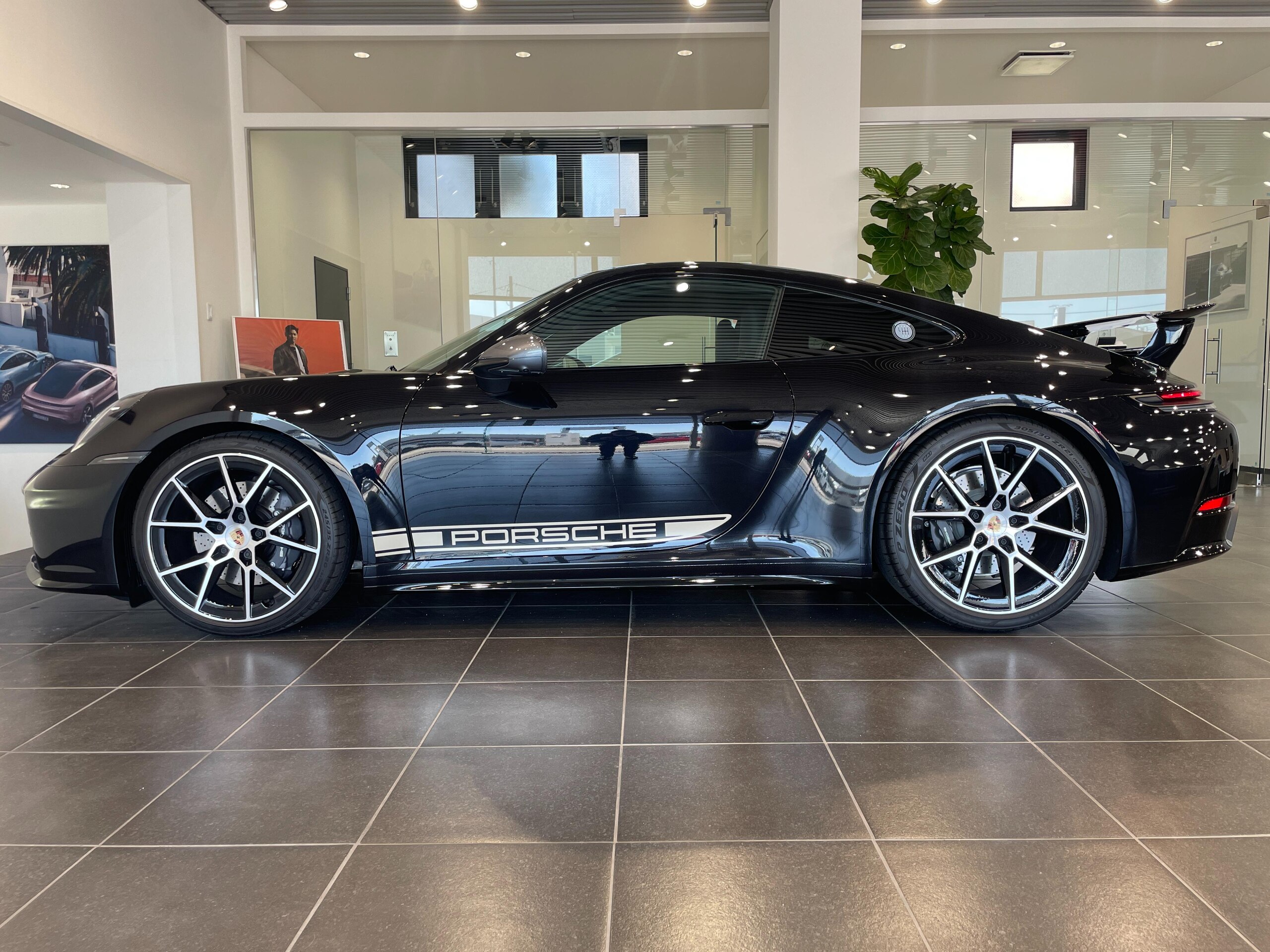 2025 Porsche 911 - 2025 ポルシェ Designサブセコンドクロック/BOSEサウンド/軽量遮音ガラス