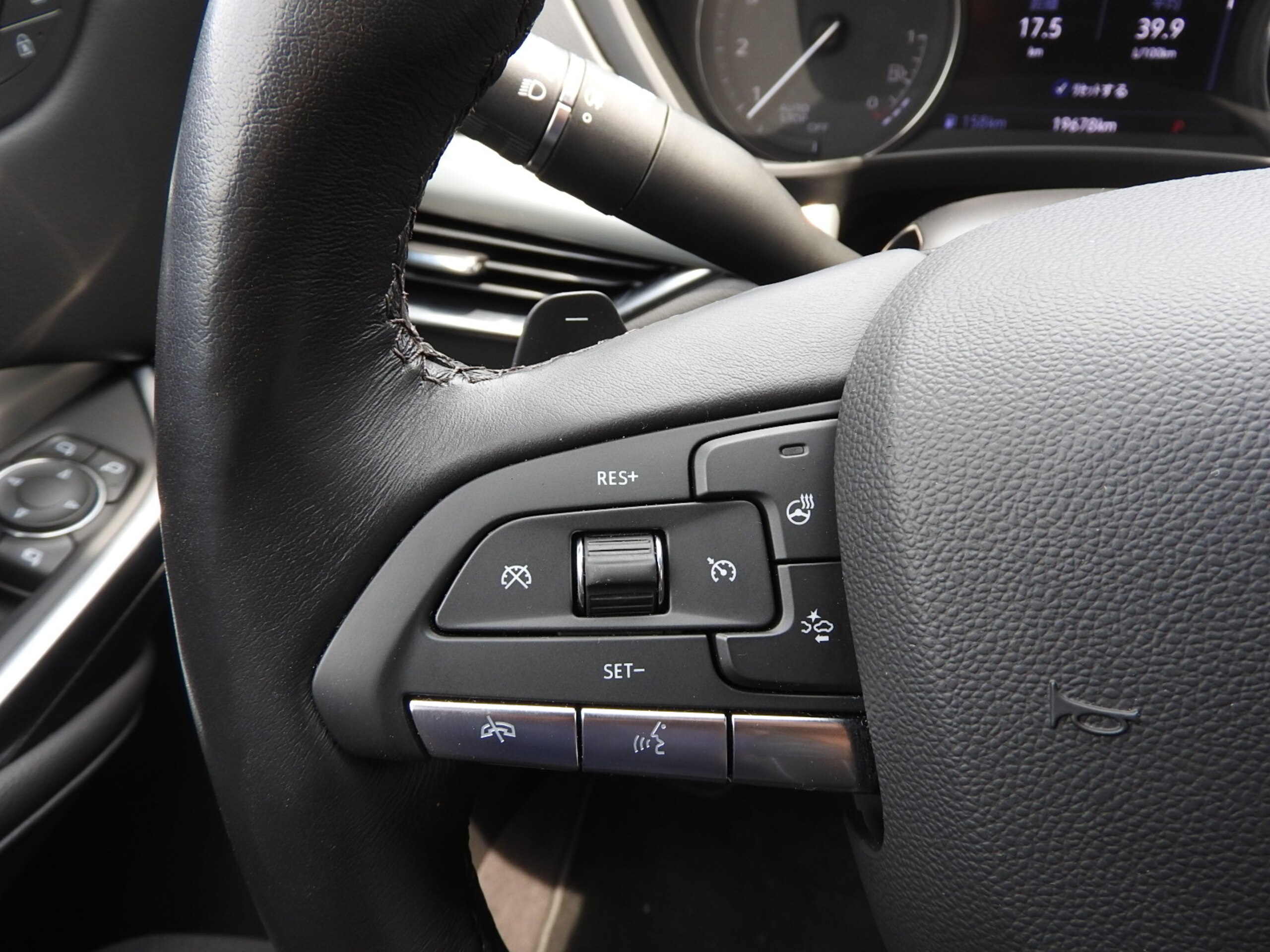 2023 Cadillac XT4 - キャデラック XT4 プラチナム 4WD 正規ディーラー車 LEDヘッドライト エマージェンシーブレーキ パノラミックルーフ パーキングアシスト 全周囲カメラ シートヒーター&クーラー 純正20インチAW パートタイム4WD アダプティブクルーズ