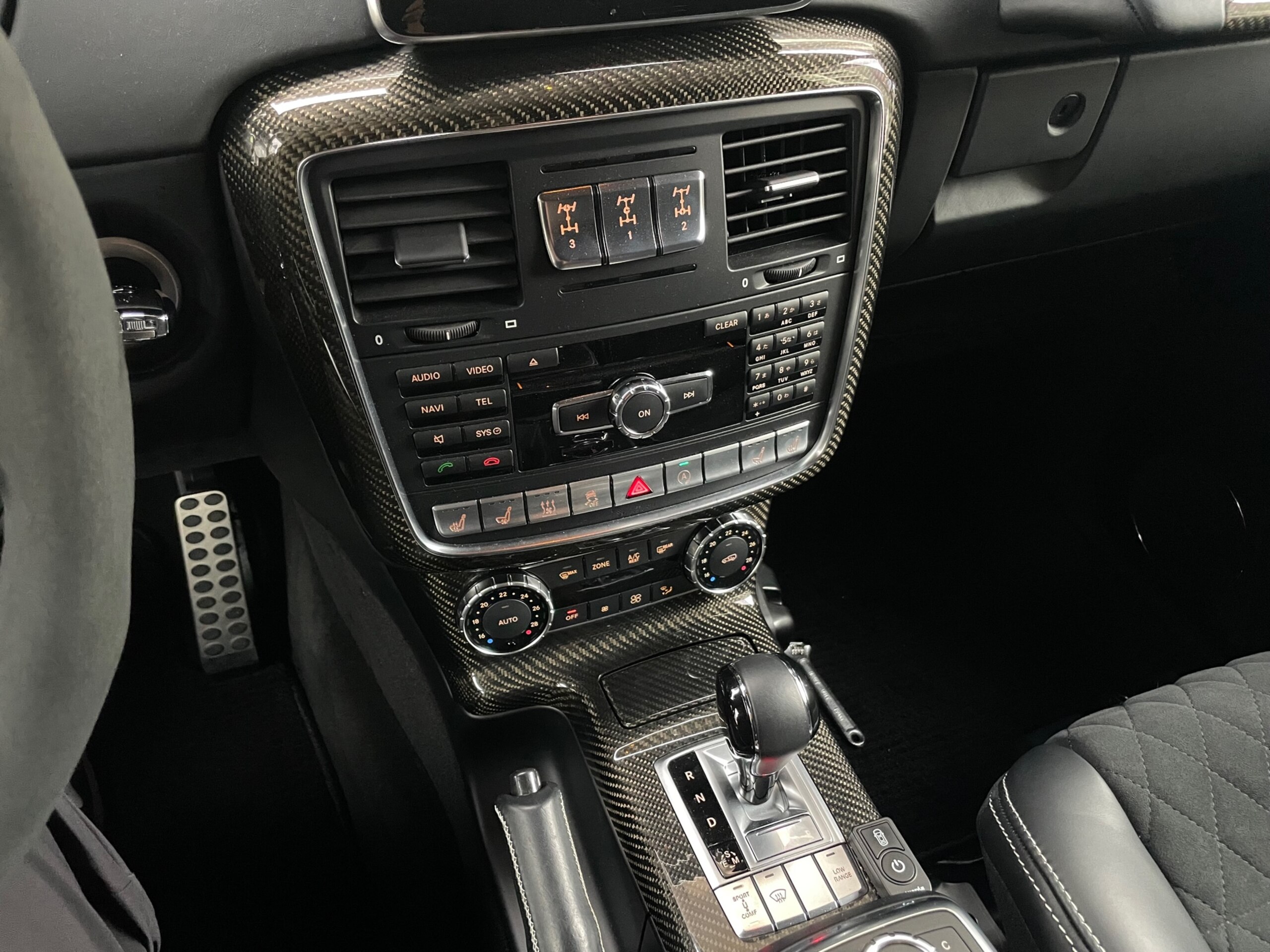 2016 Mercedes-Benz G-Class - メルセデス・ベンツ Gクラス G550 4x4スクエアード 4WD 4WD 受注生産モデル OP外装色 デジーノマグノプラチナムマット カーボン製オーバーフェンダー ツインサスペンション ドア開閉連動電動サイドステップ 360度カメラ ハーマンカードン