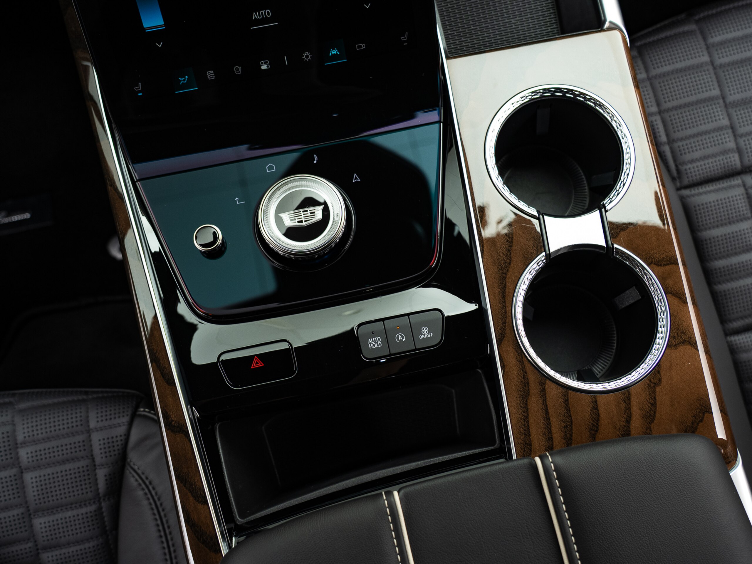 2025 Cadillac Escalade - キャデラック エスカレード スポーツ 4WD 保証付 大画面55インチHDカーブディスプレイ OP24インチAW 自動開閉ドア 電動サイドステップ AKGサウンド リアエンターテインメントシステム デジタルミラー アップルカープレイ/アンドロイドオート