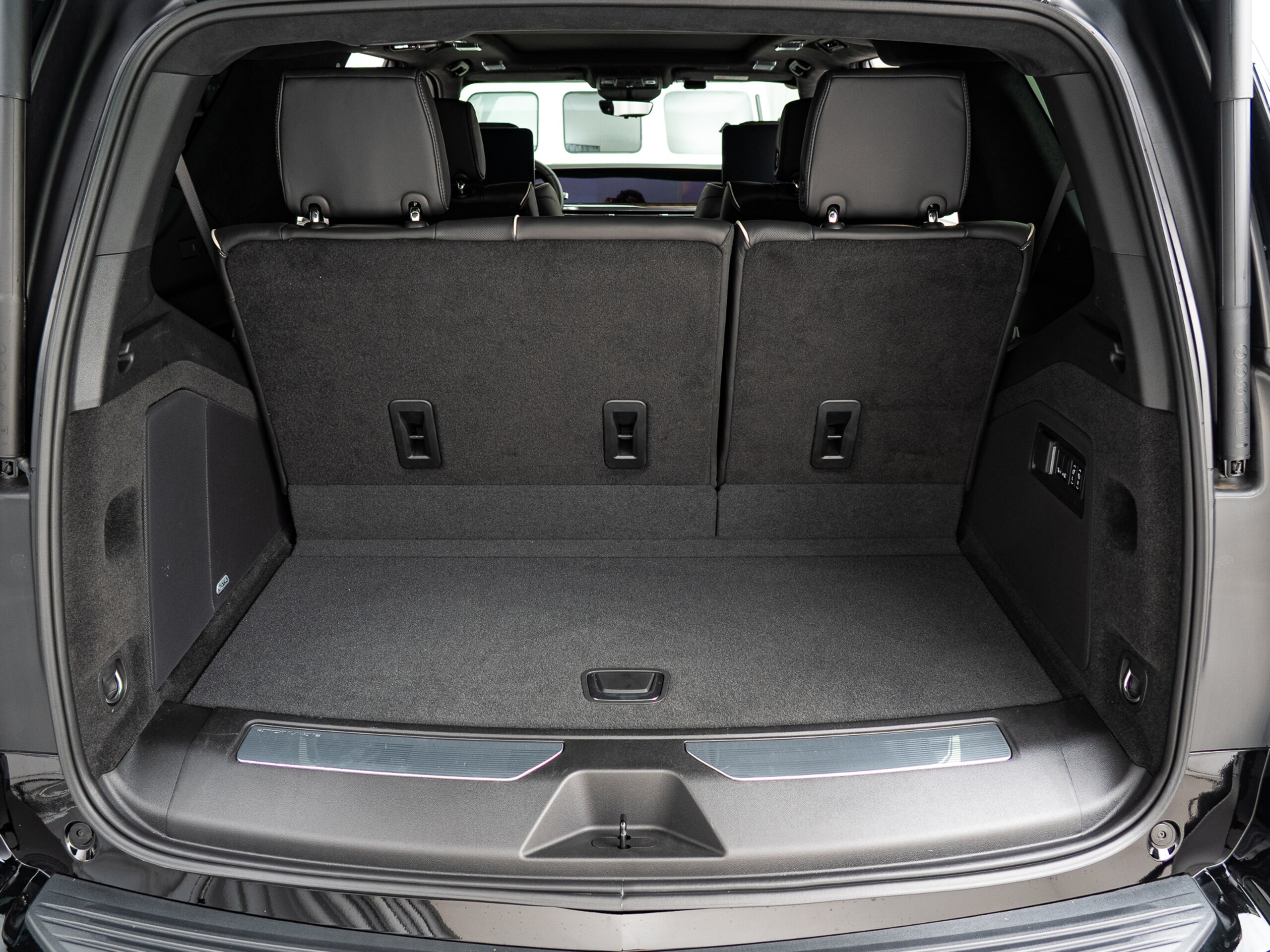 2025 Cadillac Escalade - キャデラック エスカレード スポーツ 4WD 保証付 大画面55インチHDカーブディスプレイ OP24インチAW 自動開閉ドア 電動サイドステップ AKGサウンド リアエンターテインメントシステム デジタルミラー アップルカープレイ/アンドロイドオート