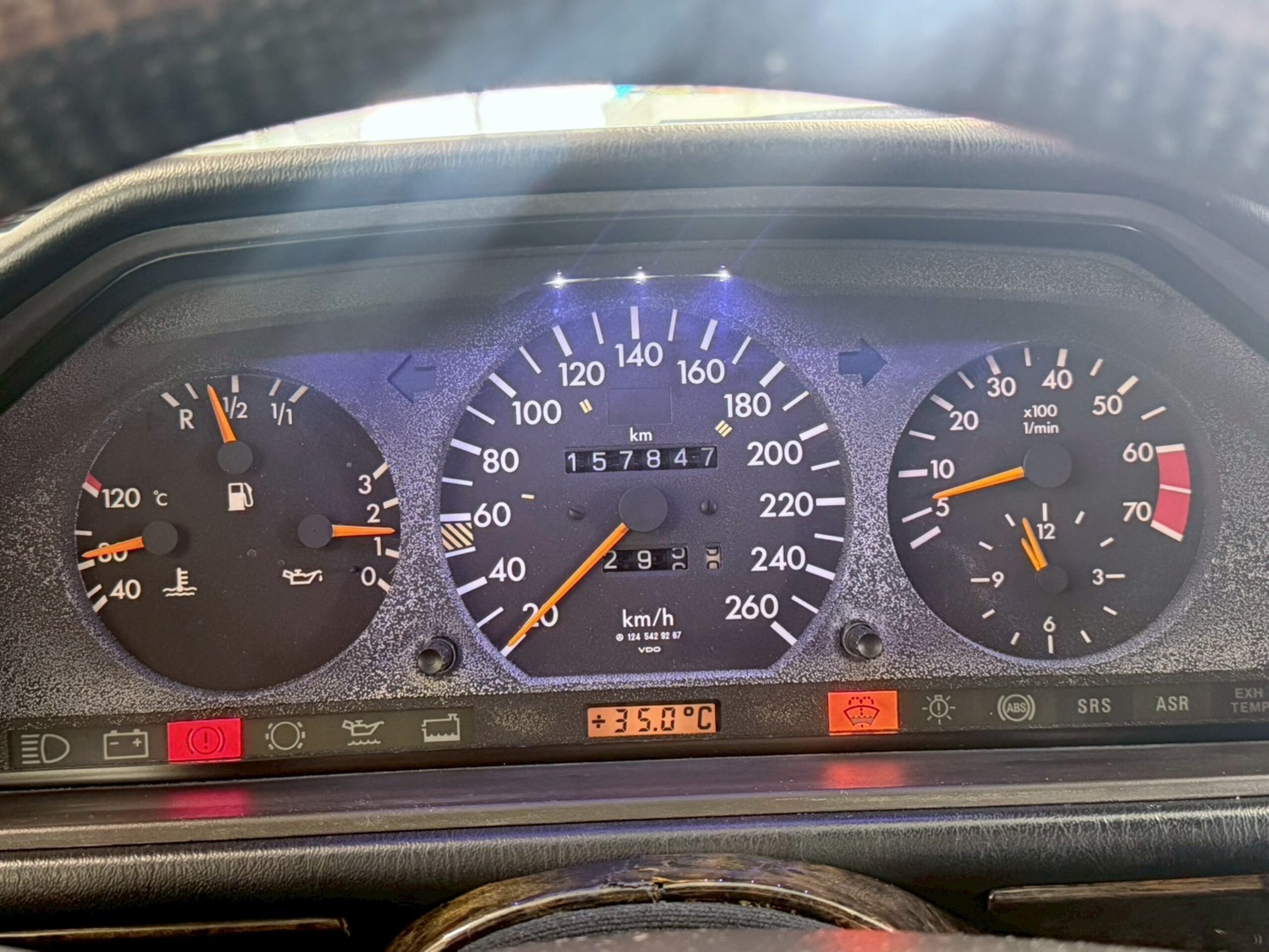 1994 Mercedes-Benz E-Class - メルセデス・ベンツ Eクラス E500 並行輸入・サンルーフ・18インチAW・ クルーズコントロール・ポルシェロゴセンターキャップ・ポータブルナビ・パワーシート・黒革