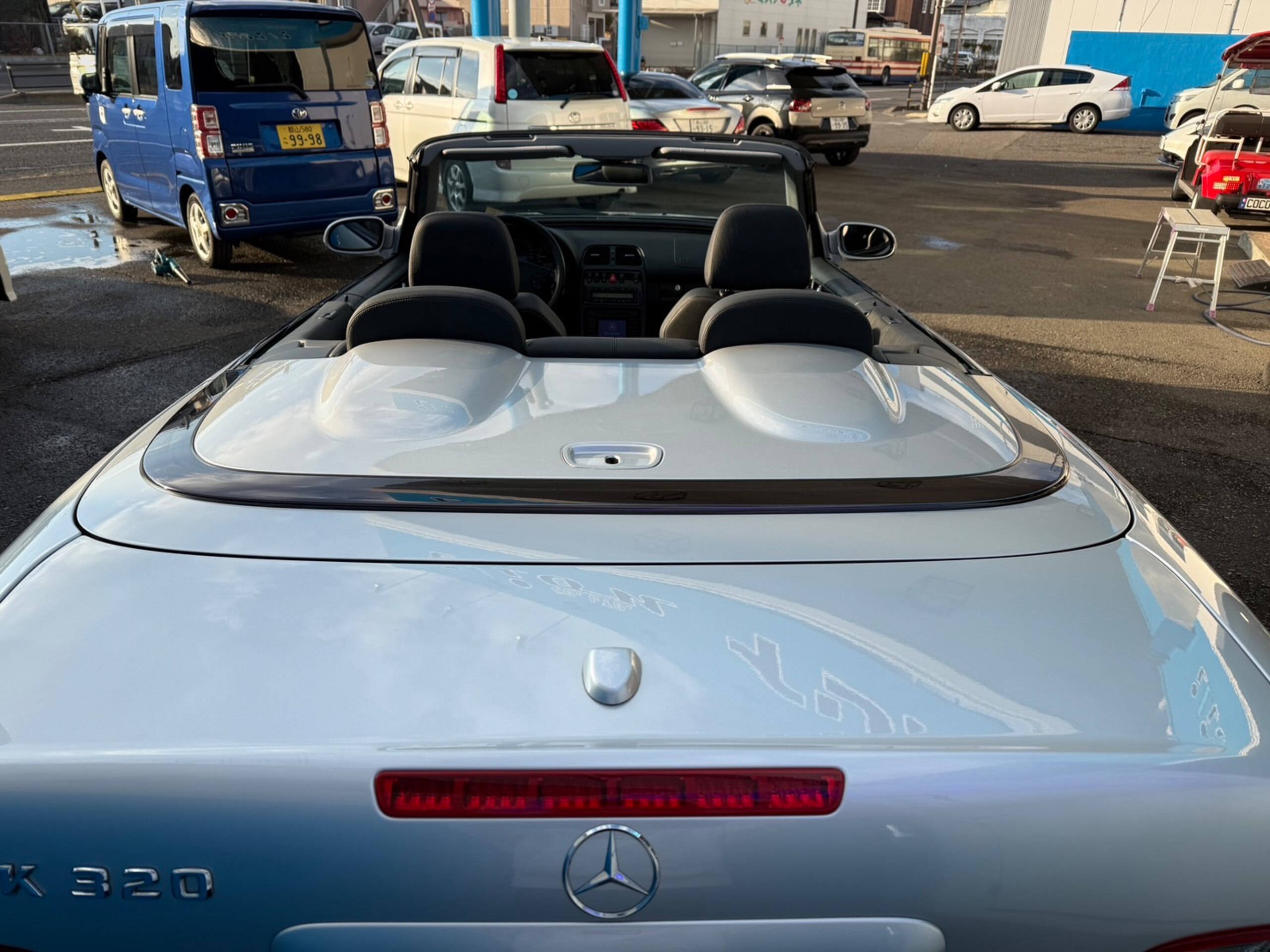 2001 Mercedes-Benz CLKClass Cabriolet - メルセデス・ベンツ CLKクラスカブリオレ CLK320 アバンギャルド 独立4眼ヘッドライトモデル/2オーナー/記録簿11枚/実質2オーナー/禁煙車/ガレージ保管車/フードマスコット・スターエンブレム付属/純正グリル付属/純正工具付属/純正救急セット付属/