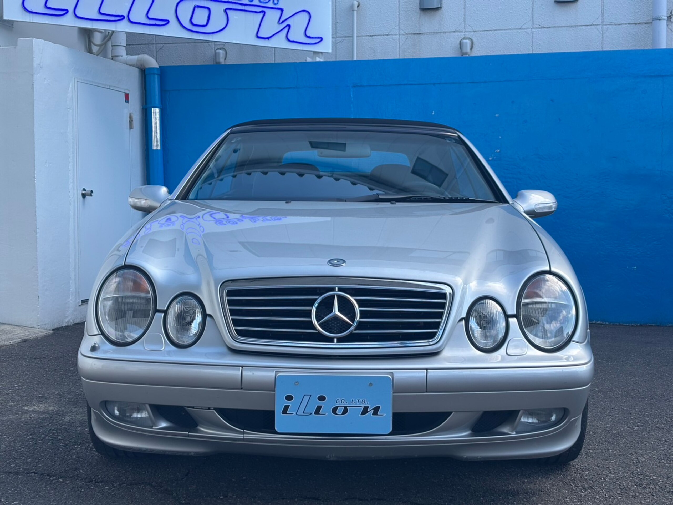 2001 Mercedes-Benz CLKClass Cabriolet - メルセデス・ベンツ CLKクラスカブリオレ CLK320 アバンギャルド 独立4眼ヘッドライトモデル/2オーナー/記録簿11枚/実質2オーナー/禁煙車/ガレージ保管車/フードマスコット・スターエンブレム付属/純正グリル付属/純正工具付属/純正救急セット付属/