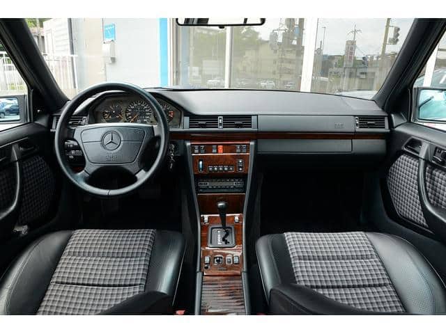 1992 MERCEDES-BENZ MEDIUM CLASS/124036 - 1992 مرسيدس بنز Medium-Class