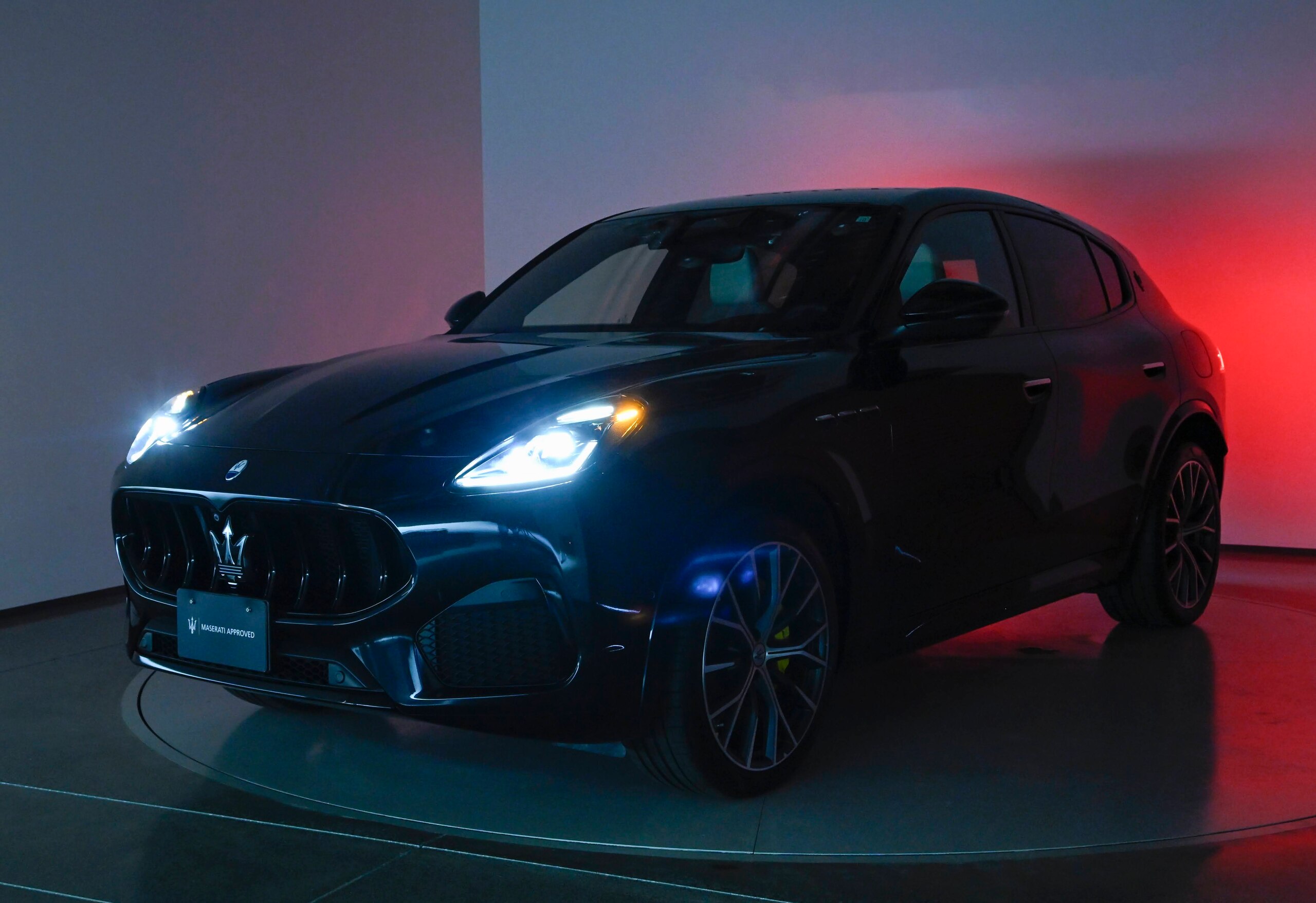 2023 Maserati Grecale - マセラティ グレカーレ モデナ 4WD ソナス・ファベールサラウンドシステム ホワイトレザーシート BSM 前後シートヒーター パワーシート パワーテールゲート イエローキャリパー クルコン 360度カメラ
