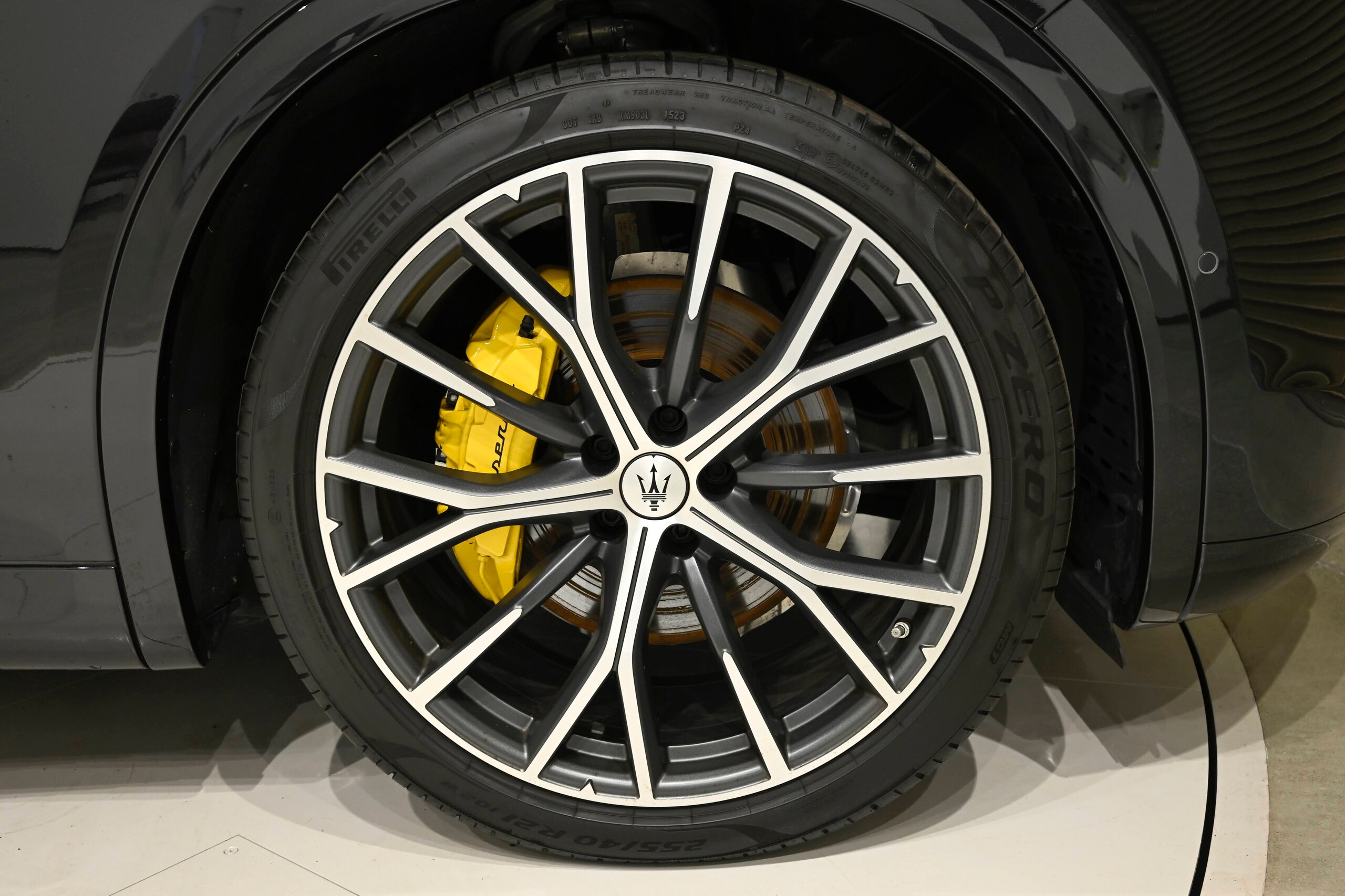 2023 Maserati Grecale - マセラティ グレカーレ モデナ 4WD ソナス・ファベールサラウンドシステム ホワイトレザーシート BSM 前後シートヒーター パワーシート パワーテールゲート イエローキャリパー クルコン 360度カメラ
