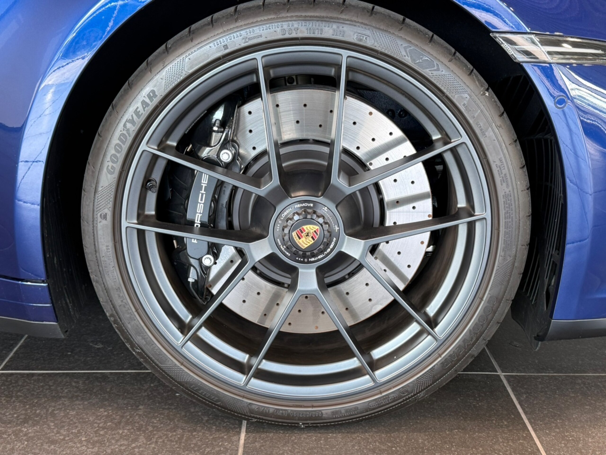 2025 Porsche 911 - ポルシェ 911 タルガ4 GTS PDK 認中/スポーツクロノ/スポエグ/ハイグロスブラックキャリパー/HDマトリクス/プライバシーガラス/フロントリフト/ナイトビジョン/BOSEサウンド