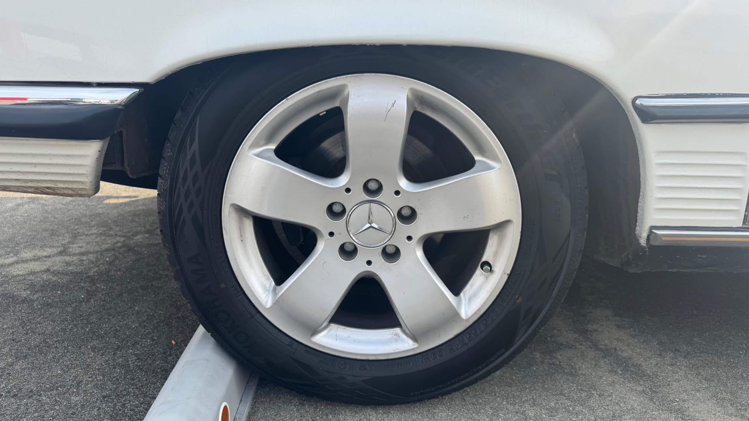 1985 MERCEDES-BENZ SL-CLASS 380SL/E-107045 - 1985 مرسيدس بنز SL-Class