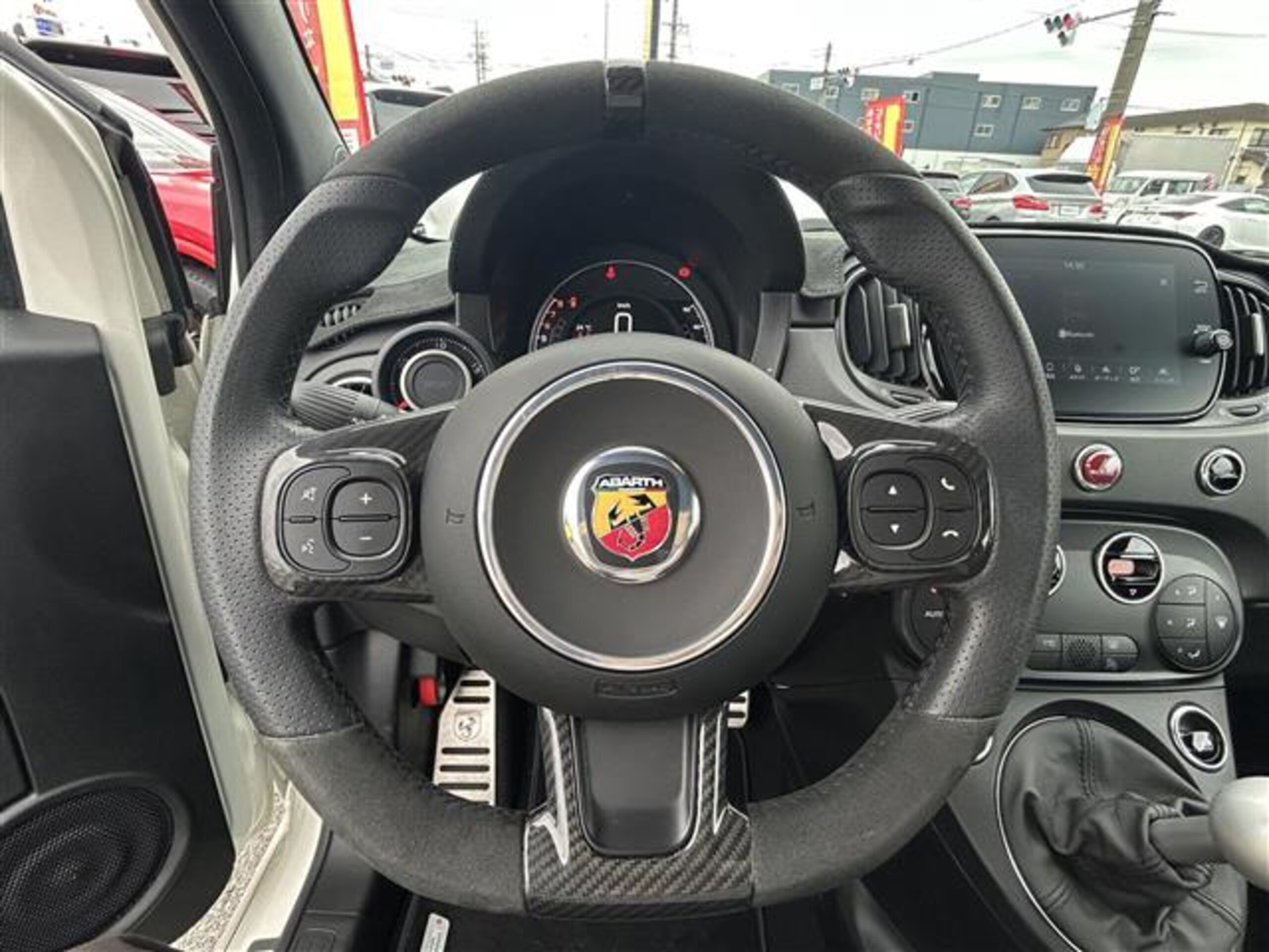 2023 Abarth 695 - アバルト 695 コンペティツィオーネ 禁煙/7インチタッチパネルモニター付きUCONNECT/BT/USB/AppleCarPlay/AndoroidAuto/Beatsサウンド/ETC/前後ドラレコ/5速MT左ハンドル仕様/1.4L直列4気管DOHC16バルブインタークラー付