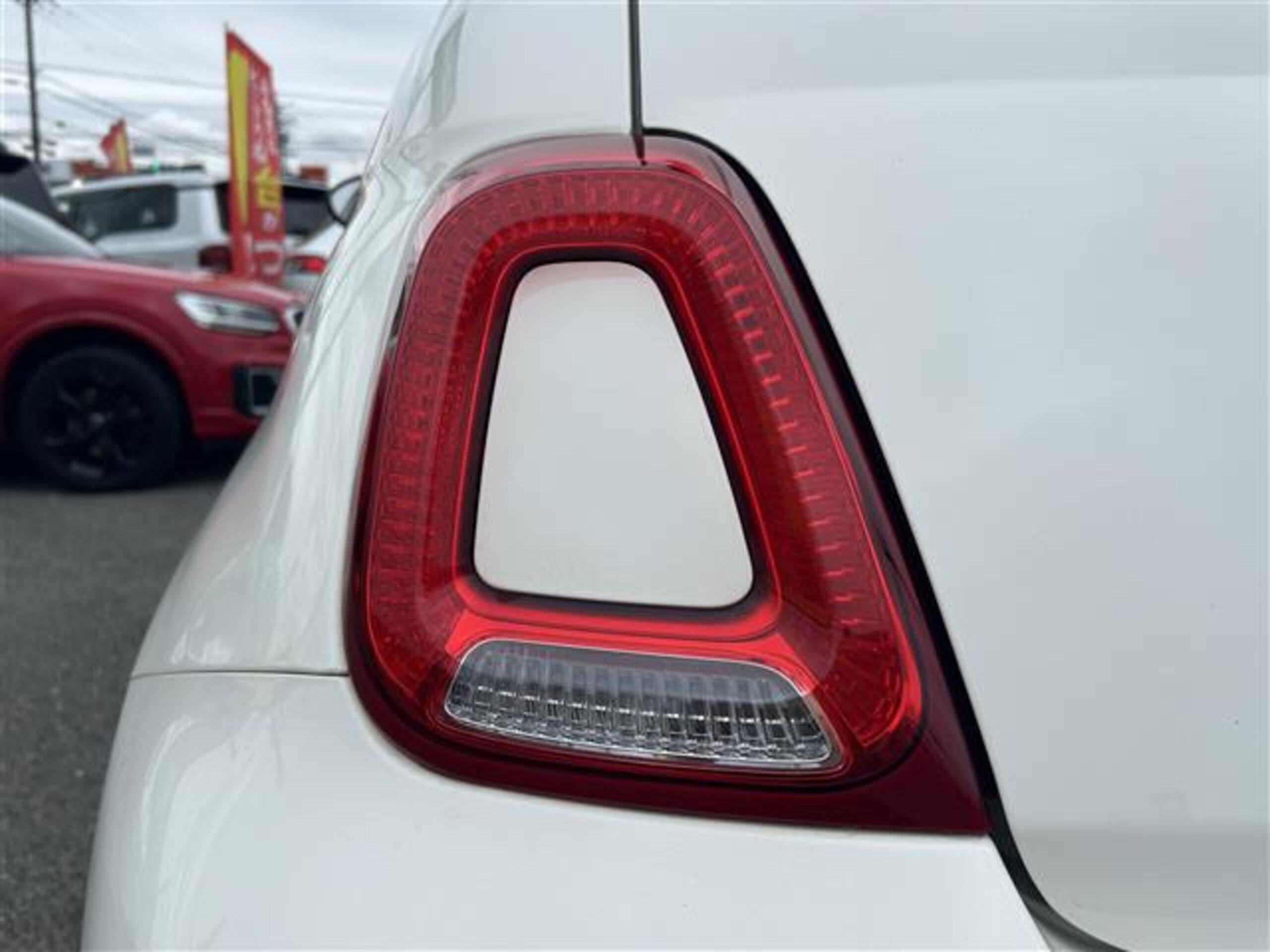 2023 Abarth 695 - アバルト 695 コンペティツィオーネ 禁煙/7インチタッチパネルモニター付きUCONNECT/BT/USB/AppleCarPlay/AndoroidAuto/Beatsサウンド/ETC/前後ドラレコ/5速MT左ハンドル仕様/1.4L直列4気管DOHC16バルブインタークラー付
