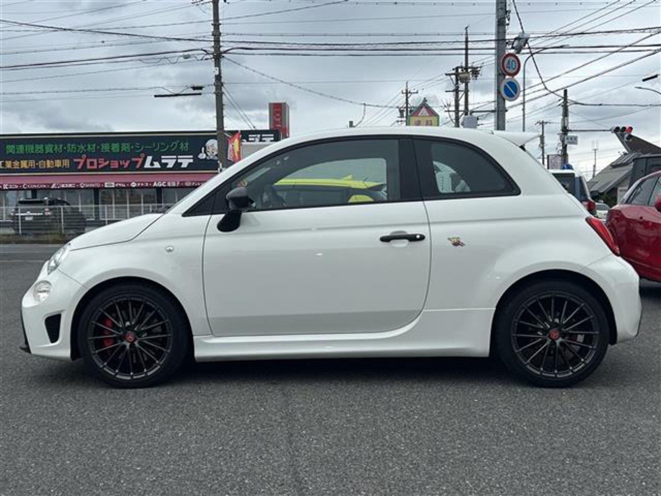 2023 Abarth 695 - アバルト 695 コンペティツィオーネ 禁煙/7インチタッチパネルモニター付きUCONNECT/BT/USB/AppleCarPlay/AndoroidAuto/Beatsサウンド/ETC/前後ドラレコ/5速MT左ハンドル仕様/1.4L直列4気管DOHC16バルブインタークラー付