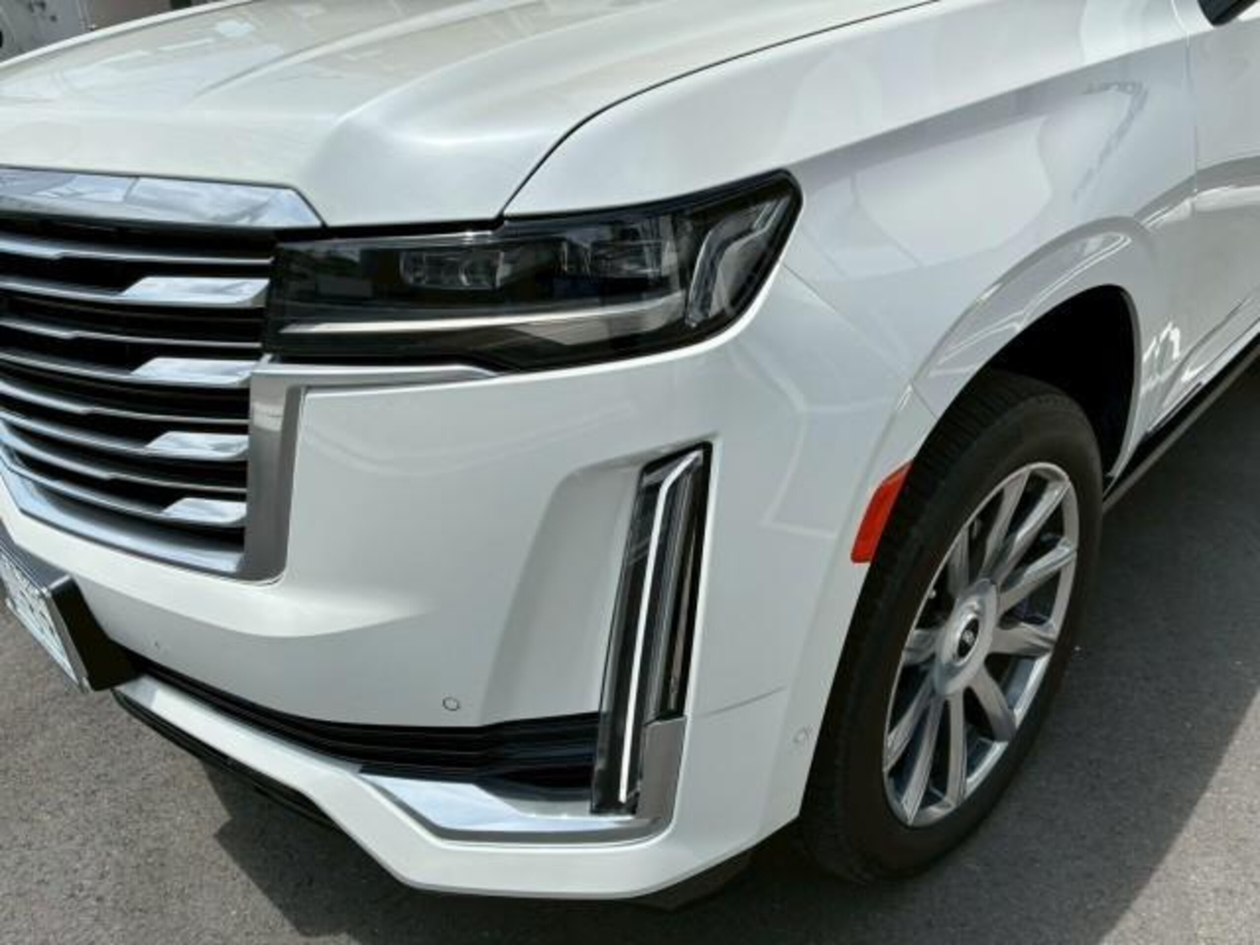 2022 Cadillac Escalade - キャデラック エスカレード プラチナム キャデラック認定中古車 1年保証 正規ディーラー車 ジェットブラックレザー 416psV8OHV AKG36スピーカー 38インチOLEDディスプレイ パノラマルーフ ナイトビジョン 冷蔵庫