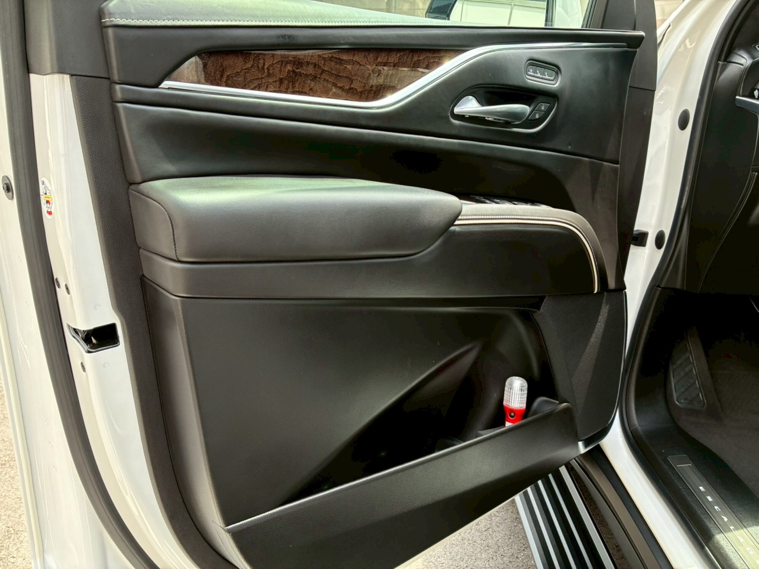 2022 Cadillac Escalade - キャデラック エスカレード プラチナム キャデラック認定中古車 1年保証 正規ディーラー車 ジェットブラックレザー 416psV8OHV AKG36スピーカー 38インチOLEDディスプレイ パノラマルーフ ナイトビジョン 冷蔵庫