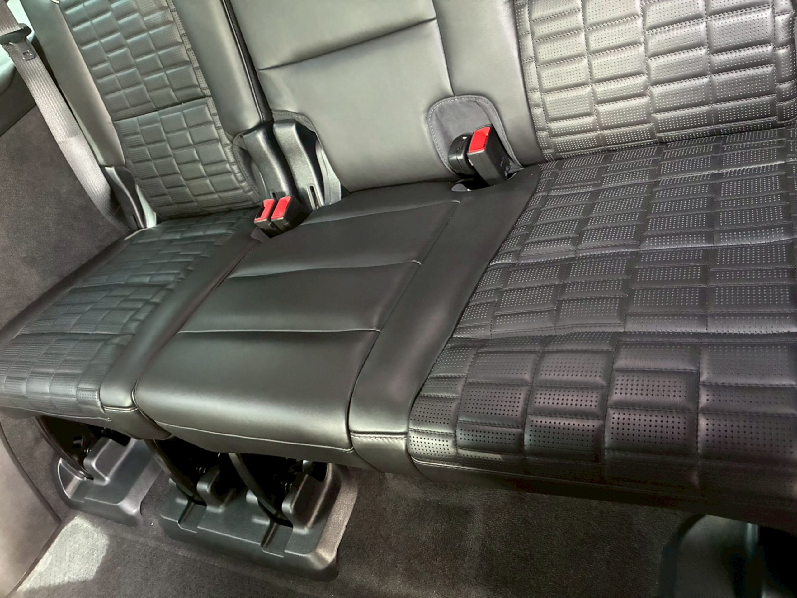 2022 Cadillac Escalade - キャデラック エスカレード プラチナム キャデラック認定中古車 1年保証 正規ディーラー車 ジェットブラックレザー 416psV8OHV AKG36スピーカー 38インチOLEDディスプレイ パノラマルーフ ナイトビジョン 冷蔵庫