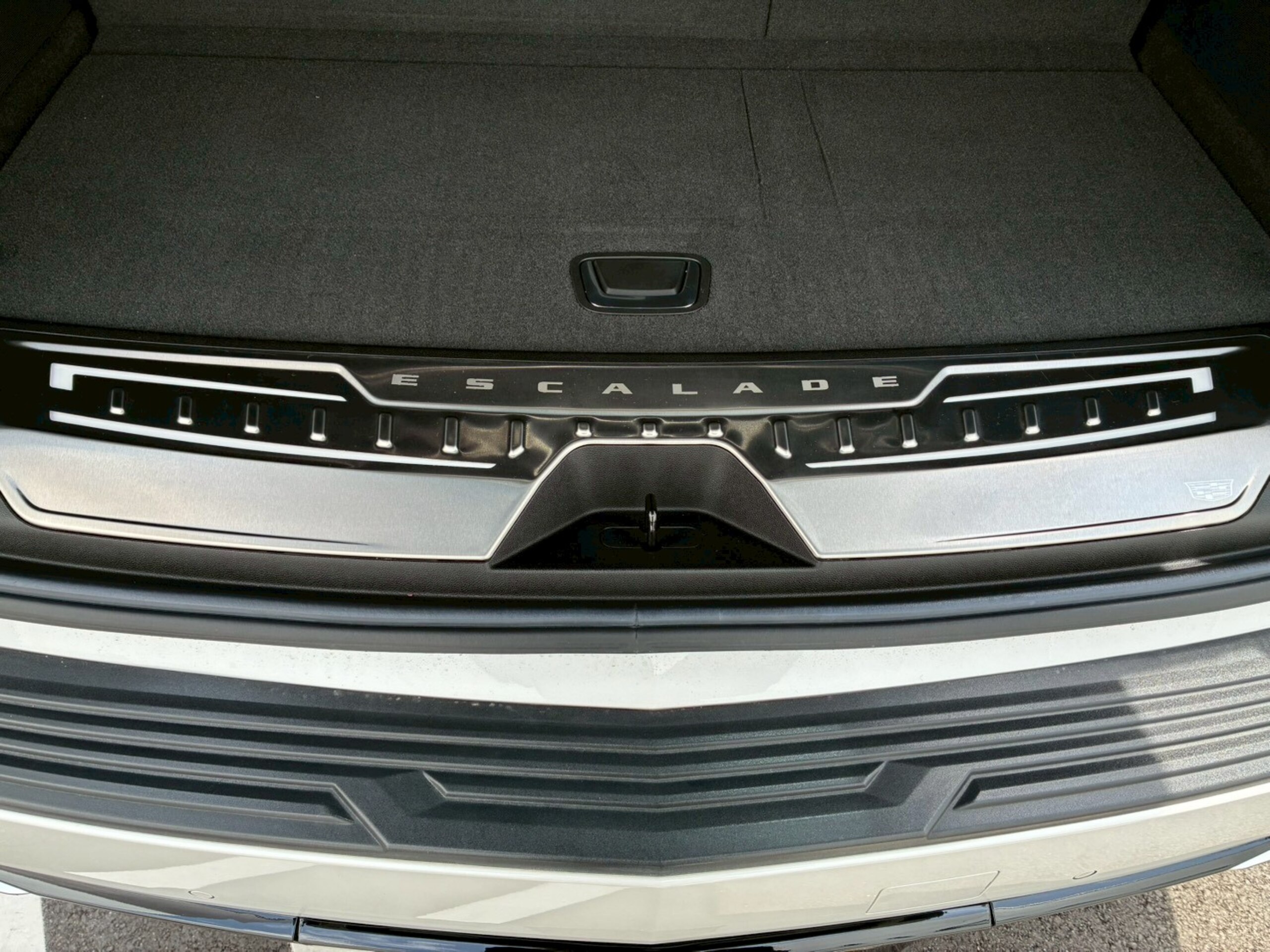 2022 Cadillac Escalade - キャデラック エスカレード プラチナム キャデラック認定中古車 1年保証 正規ディーラー車 ジェットブラックレザー 416psV8OHV AKG36スピーカー 38インチOLEDディスプレイ パノラマルーフ ナイトビジョン 冷蔵庫