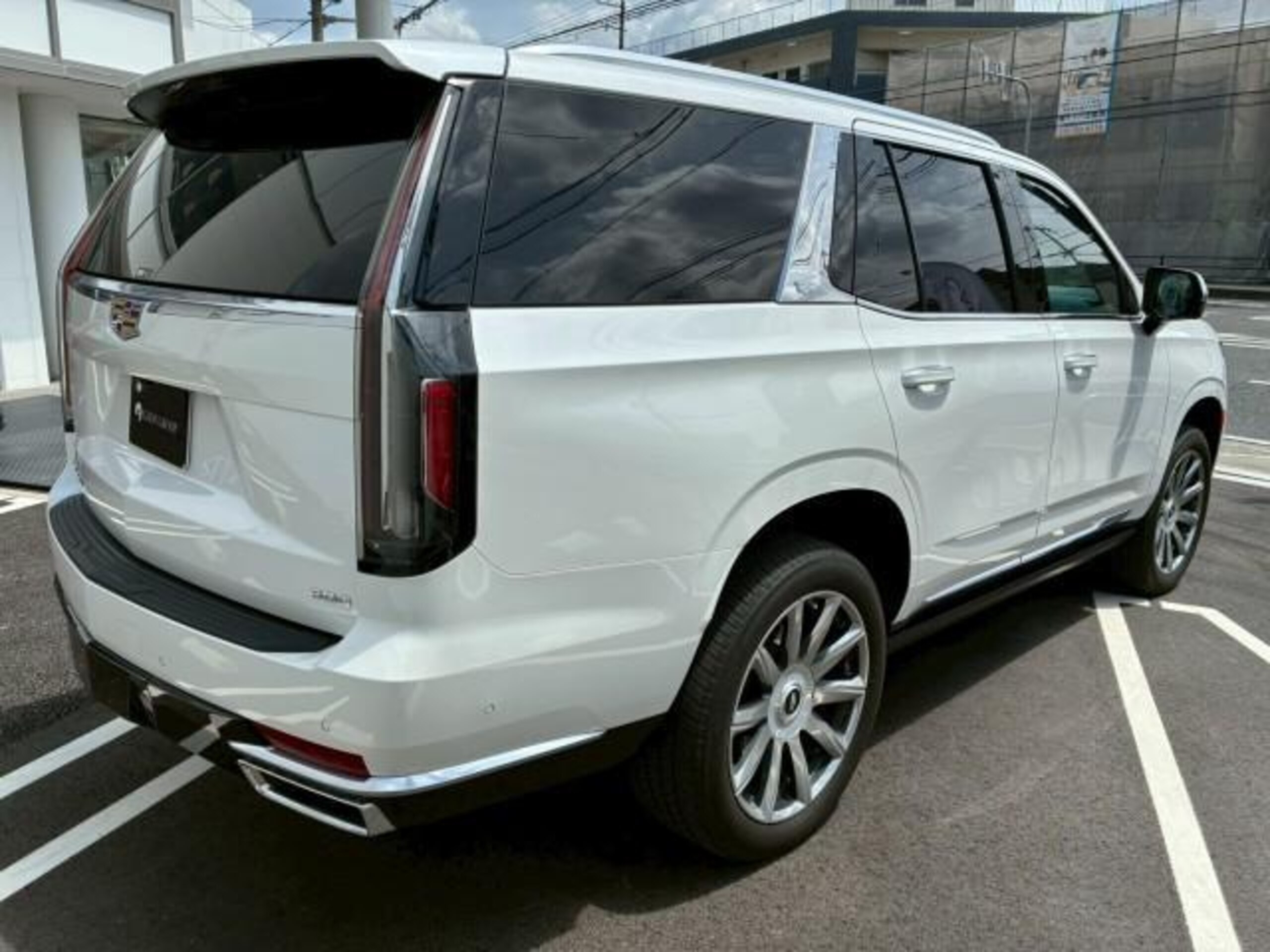 2022 Cadillac Escalade - キャデラック エスカレード プラチナム キャデラック認定中古車 1年保証 正規ディーラー車 ジェットブラックレザー 416psV8OHV AKG36スピーカー 38インチOLEDディスプレイ パノラマルーフ ナイトビジョン 冷蔵庫